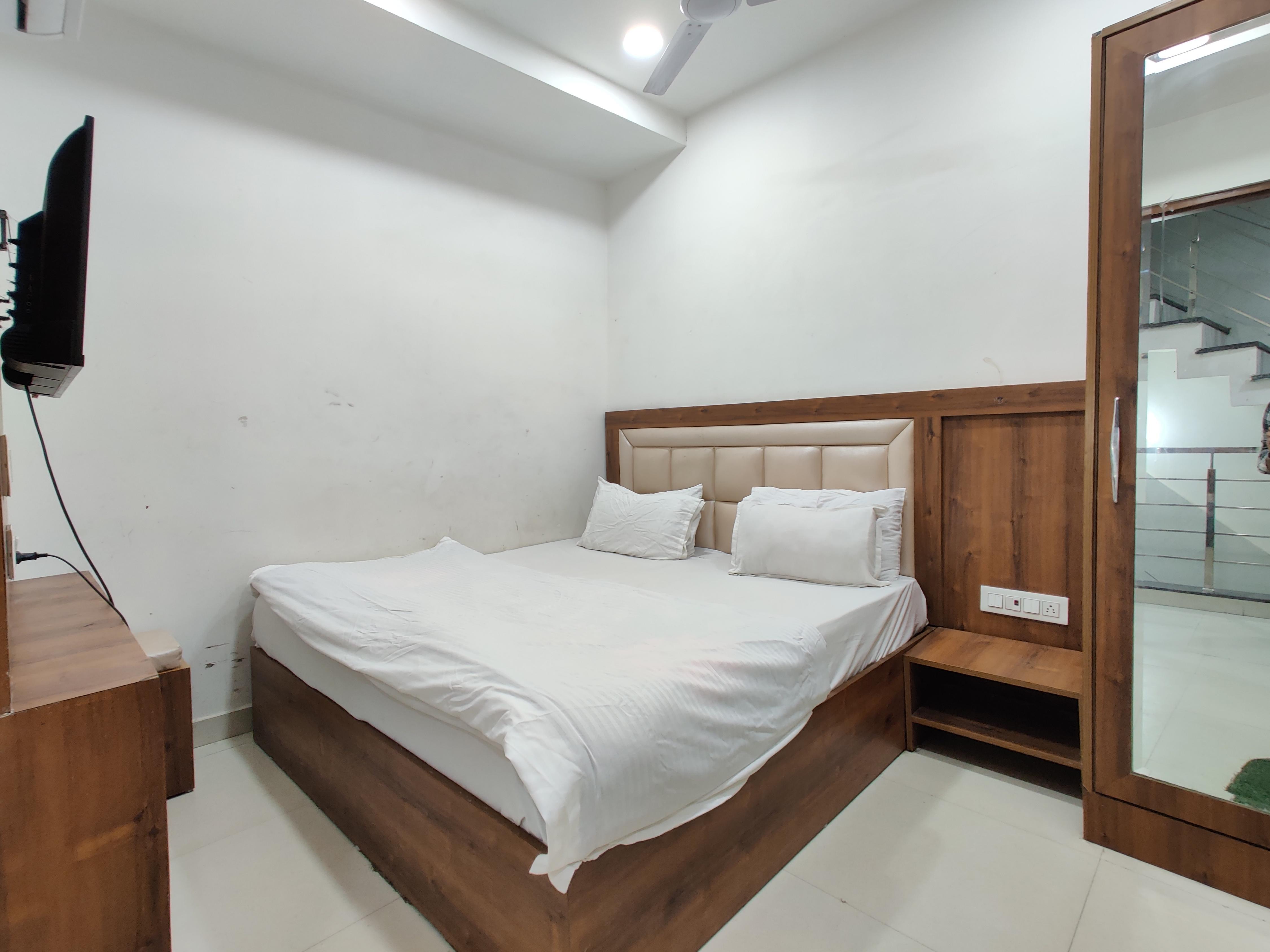Sonu Luxury Residency - Tap to explore photos