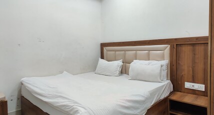 Sonu luxury hotel Room Type - Deluxe Room