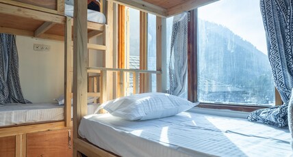 AmigosIndia Katagla (Kasol) Room Type - 8 bed mixed dormitory
