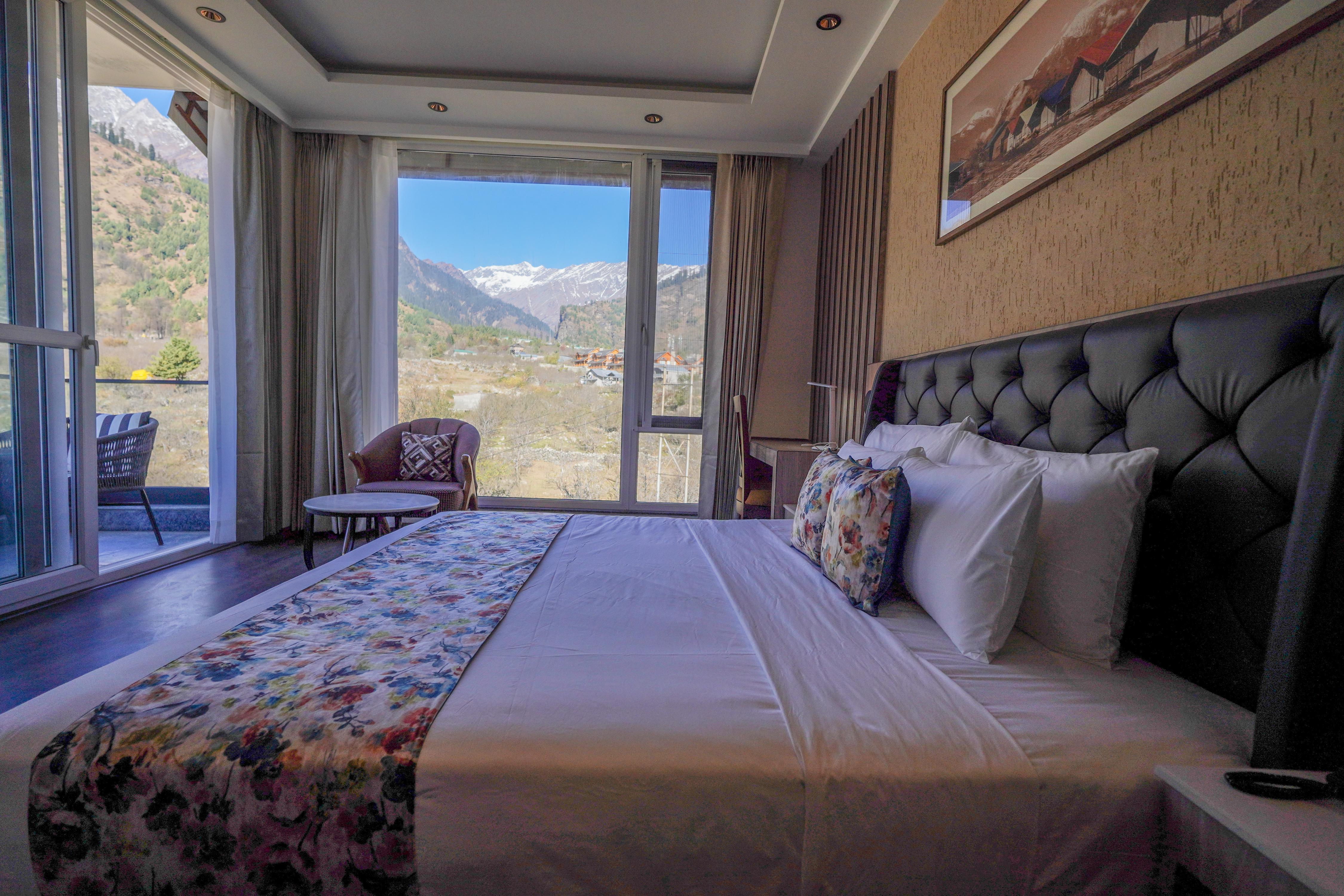 CAROM HOTEL MANALI Room Type - Premium Peak Room