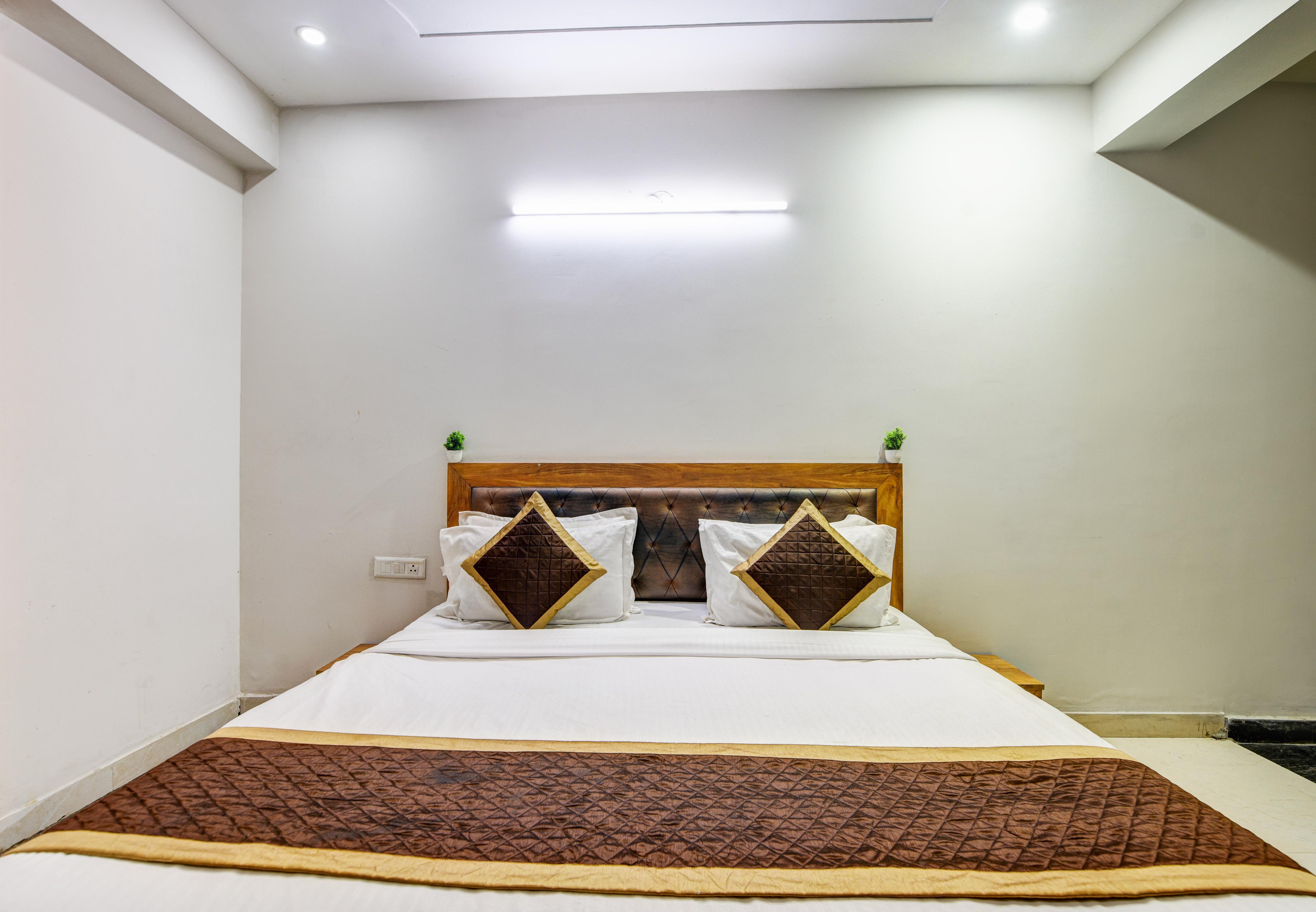 Hotel Maharaja - Medicity near Medanta Hospital - Tap to explore photos