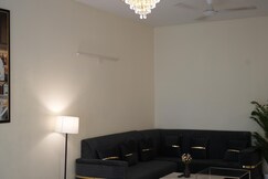 Tajstone 3BHK FF Near Taj Mahal by Homeyhuts