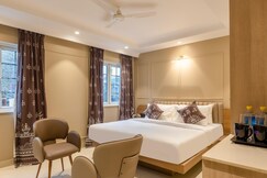 Hotel Vibe House, A Boutique Living Experience - Near Connaught Place & City Centre
