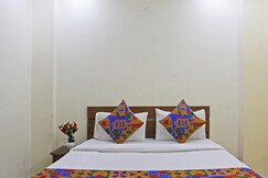 SKYInn Laxmi nagar by Twamev