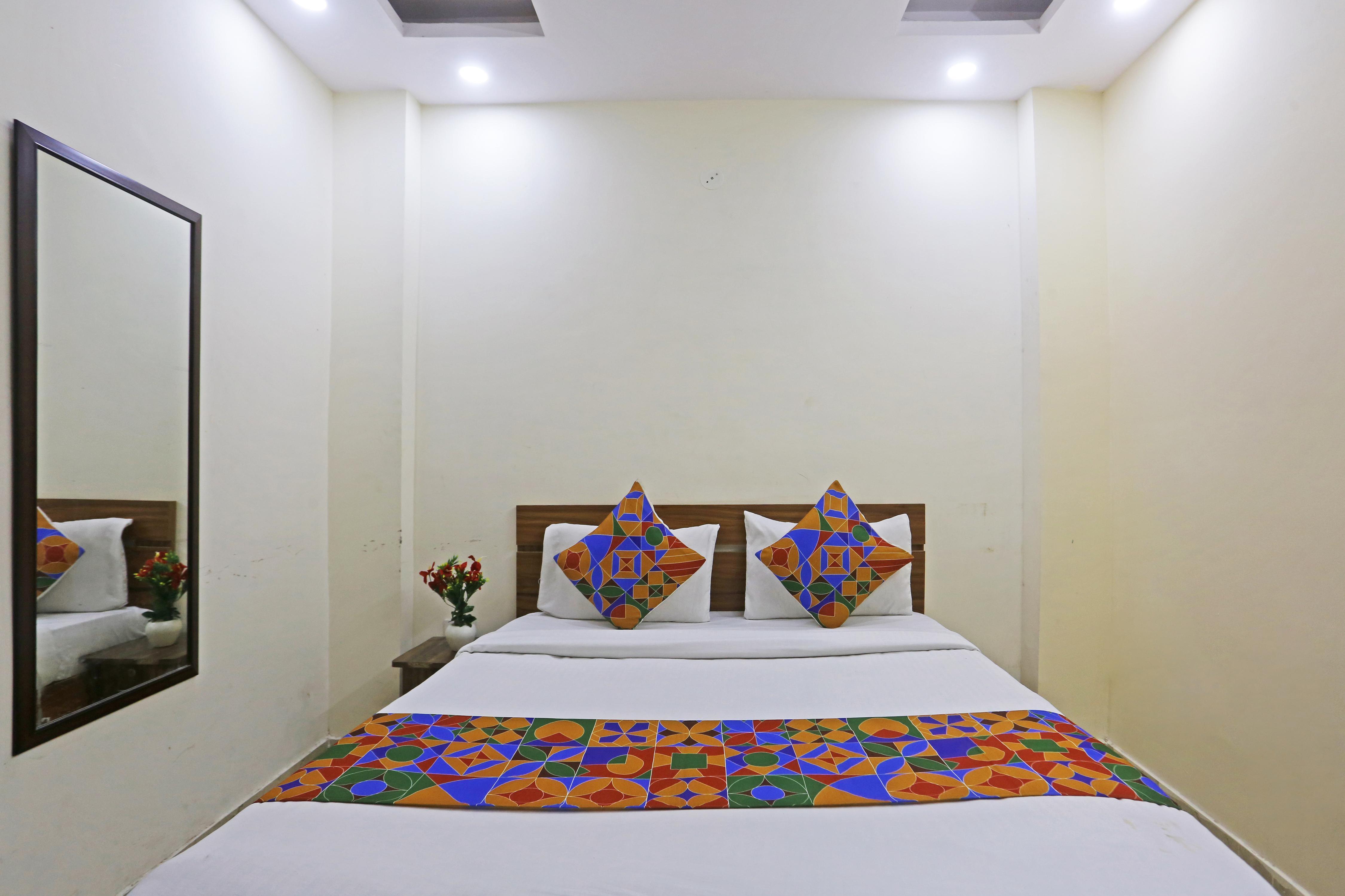 SKYInn Laxmi nagar by Twamev Room Type - DELUXE ROOM