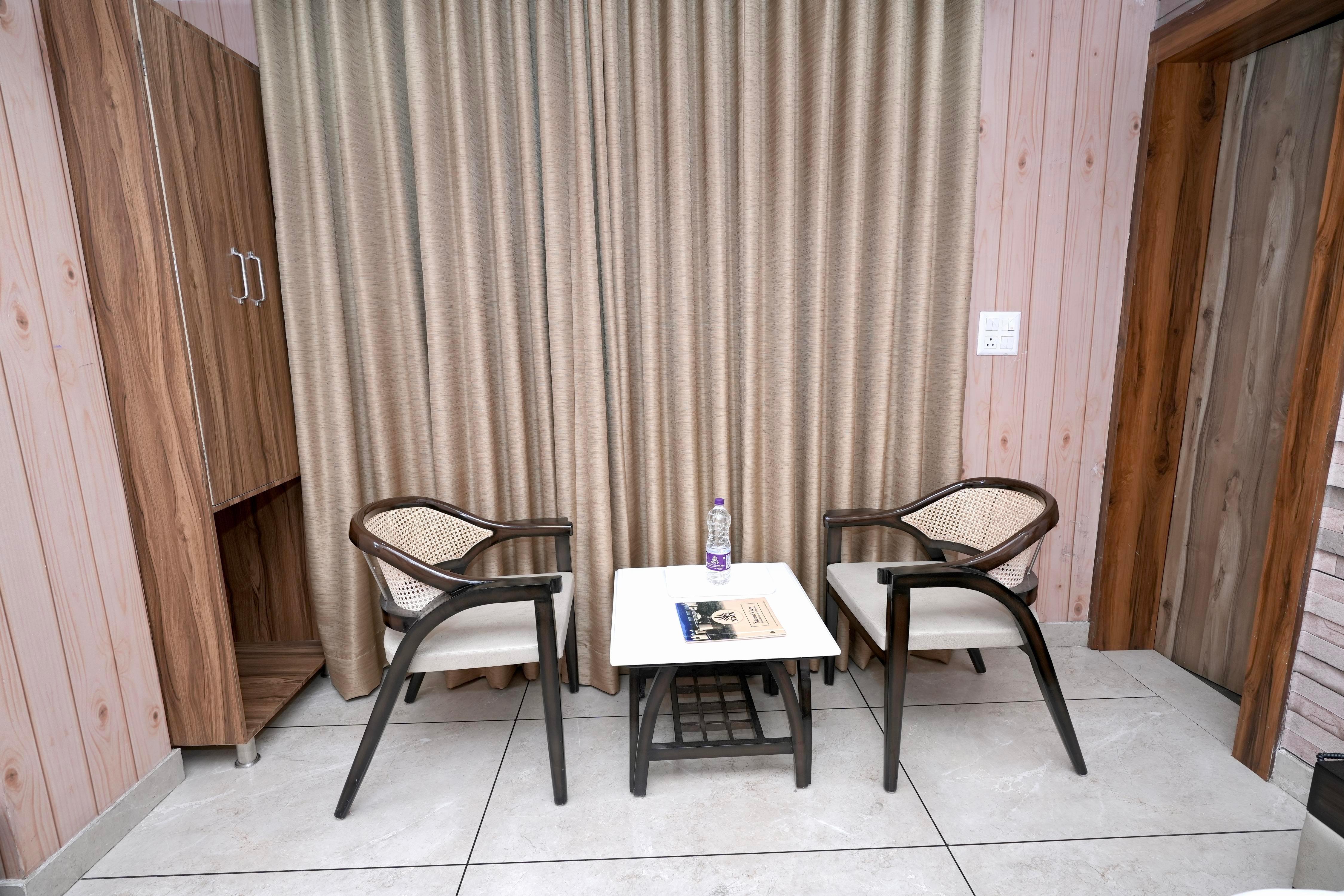 NEW MOUNT VIEW HOTEL - 5 Min Drive to Takht Sri Keshgarh Sahib Gurudwara - Tap to explore photos
