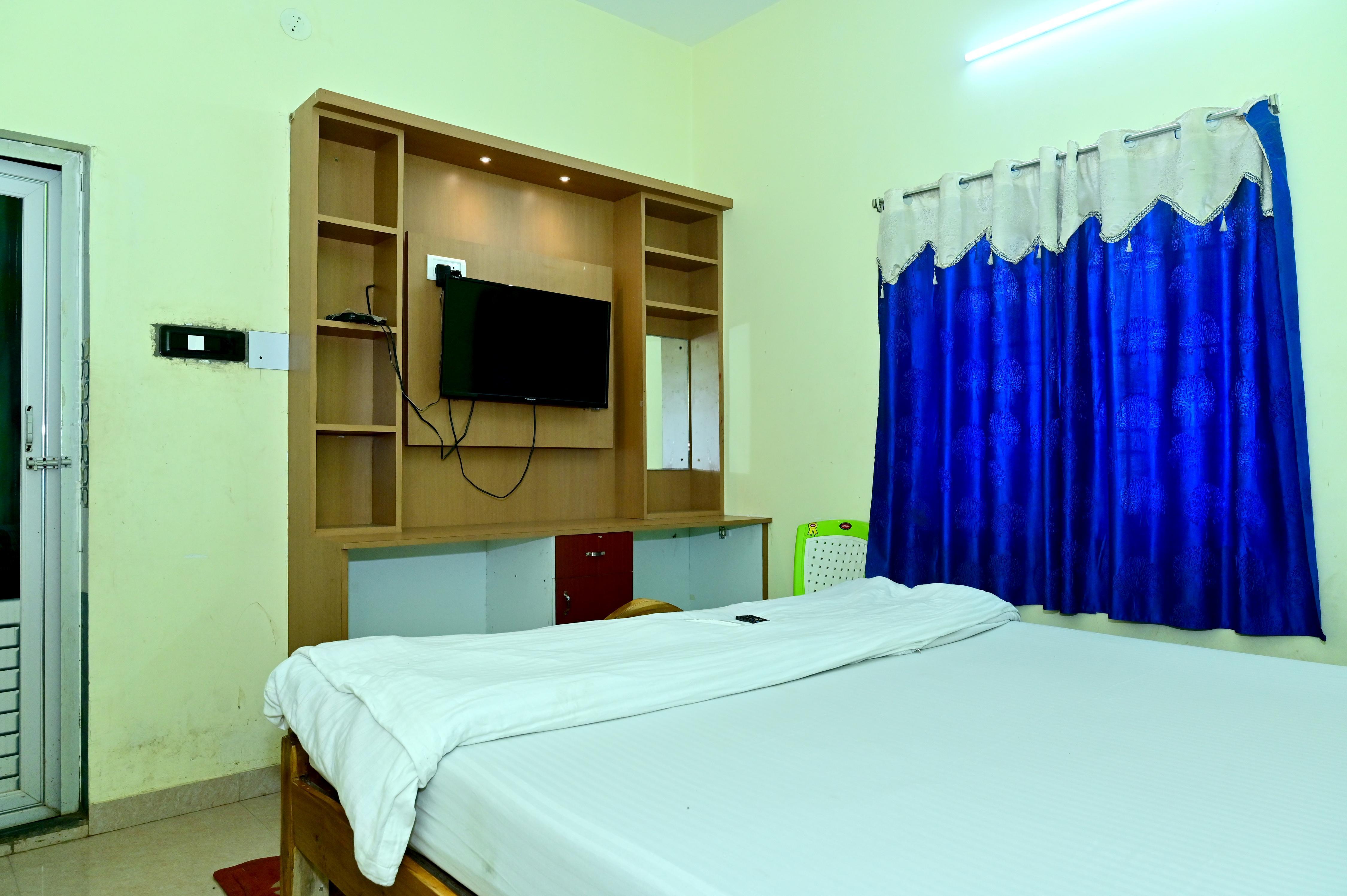 Kirti Inn | 600M From Puri Railway Station - Tap to explore photos