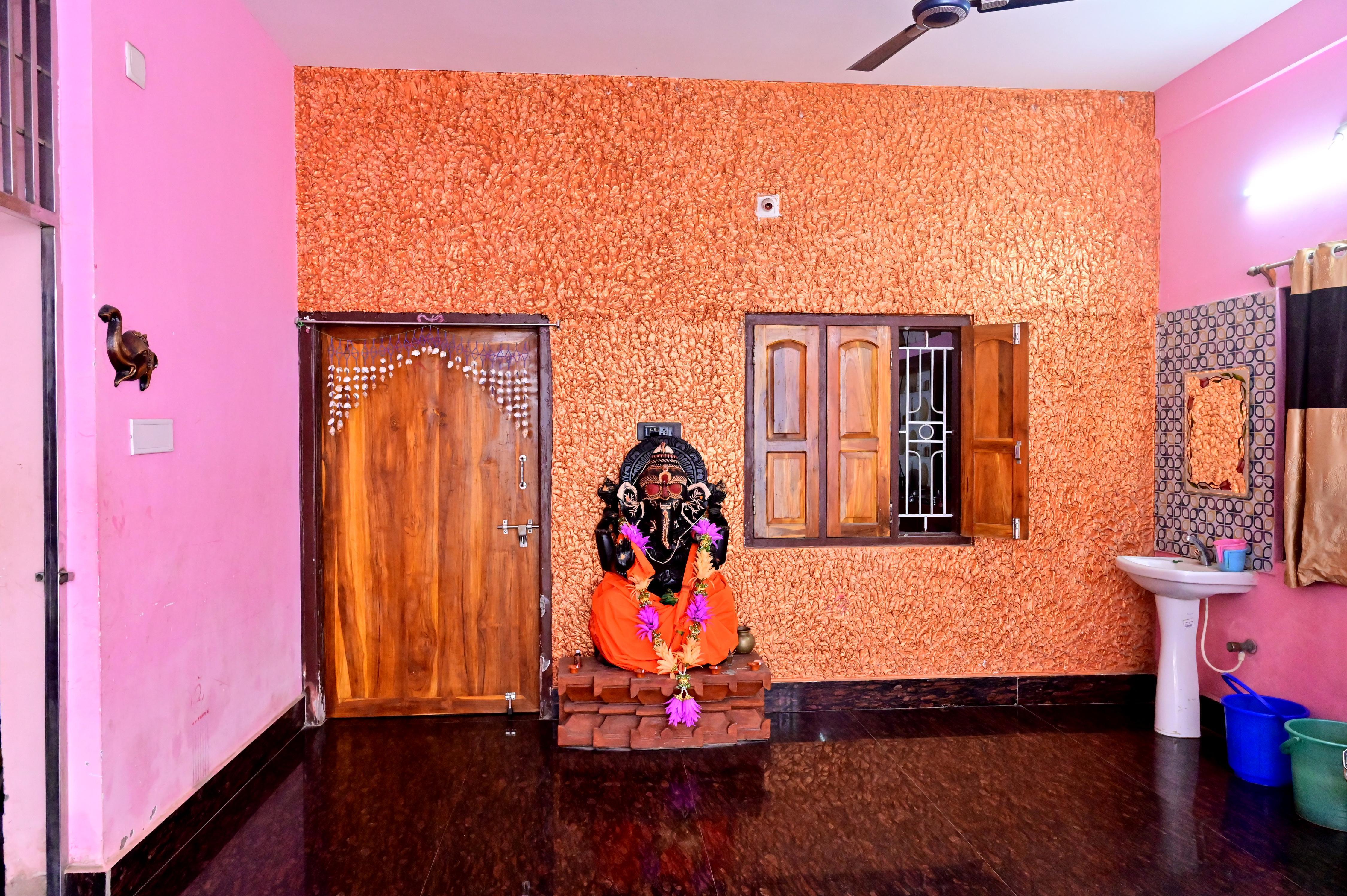 Kirti Inn | 600M From Puri Railway Station - Tap to explore photos