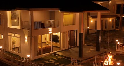 Dreamcloudz Retreats | The Lavish Grande Villa | 3 BHK Room Type - Dreamcloudz Retreats | The Lavish Grande Villa | 3 BHK