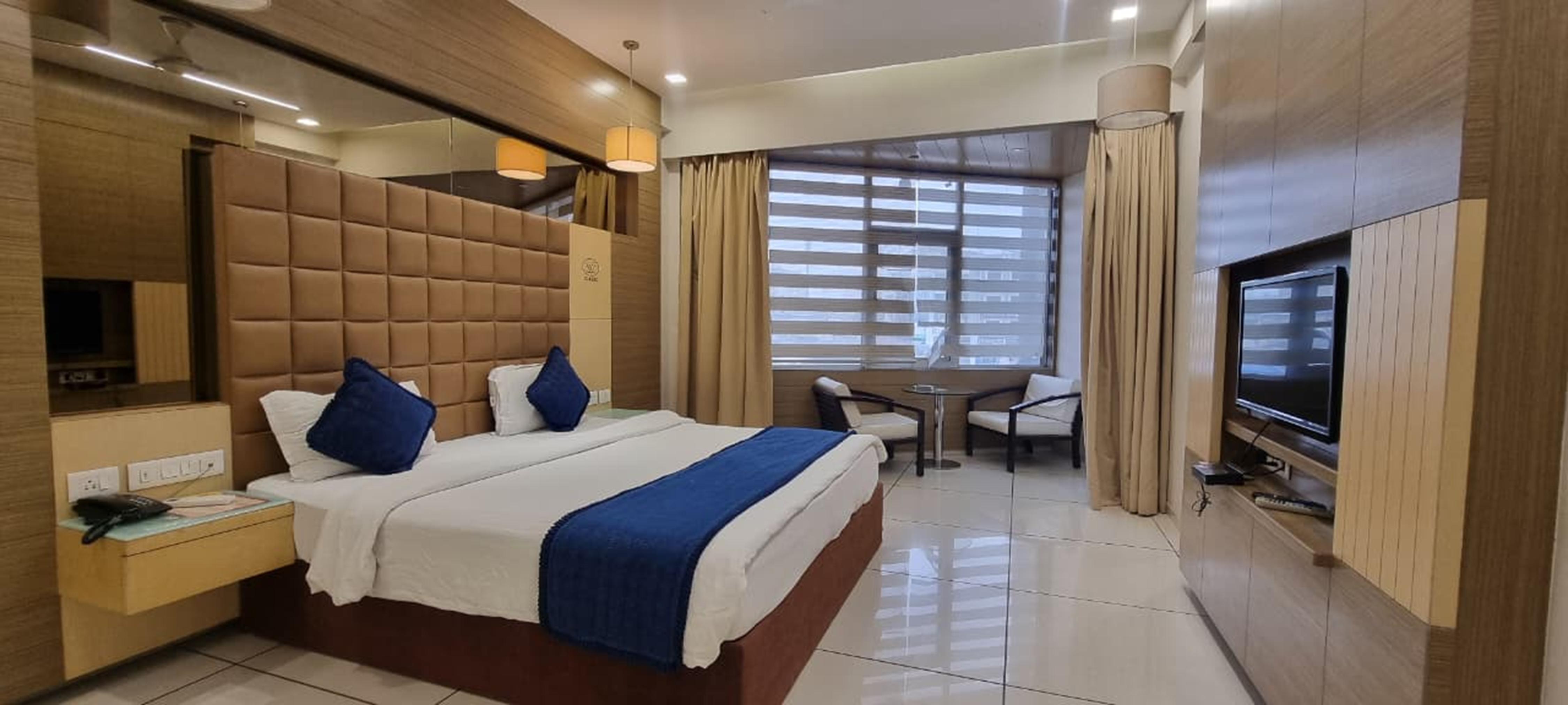 HOTEL WAY WAIT PARK TREAT Room Type - Deluxe Room(King Bed)