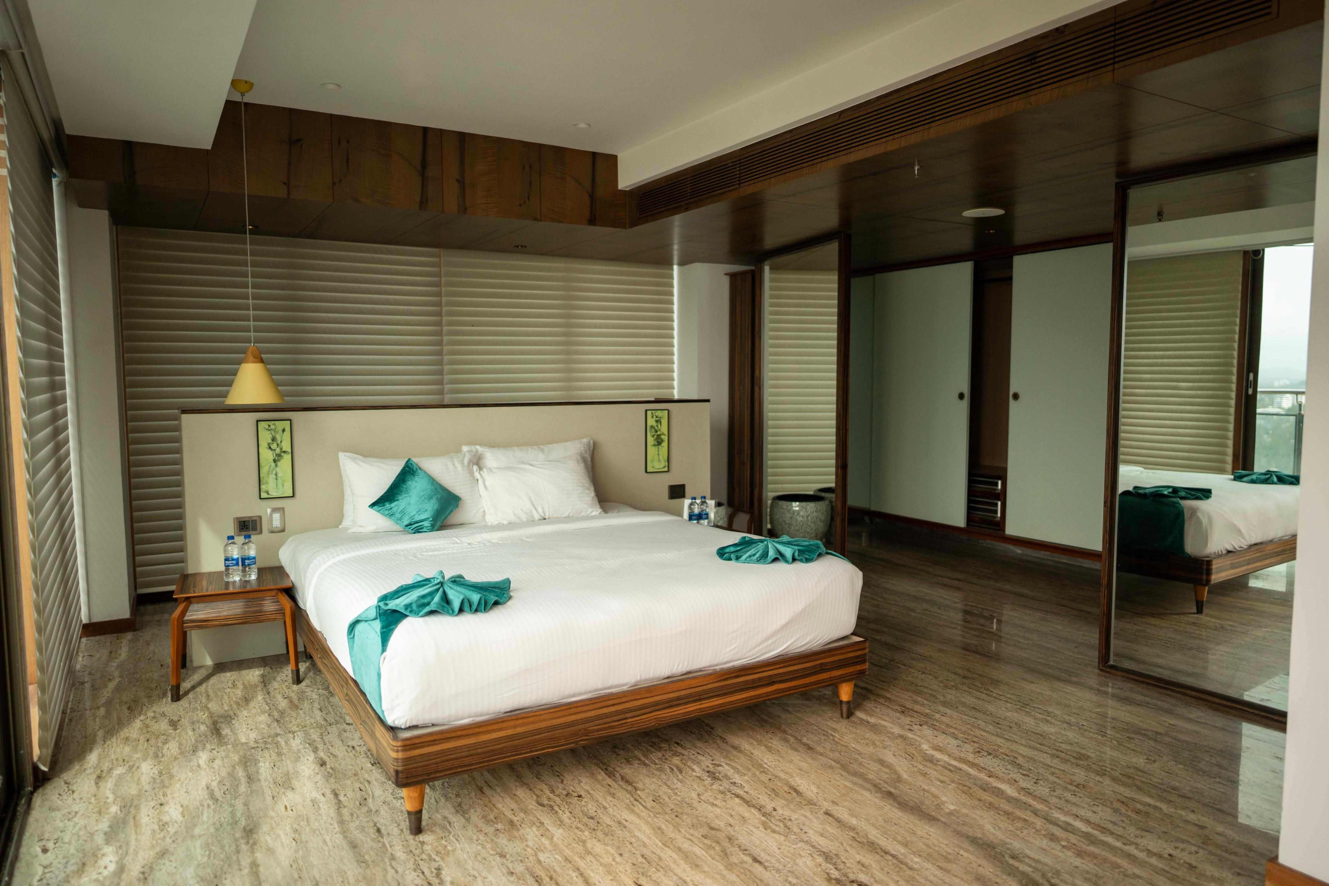 22nd Floor Sea-View - Marine Drive Penthouse by Niotel - Tap to explore photos