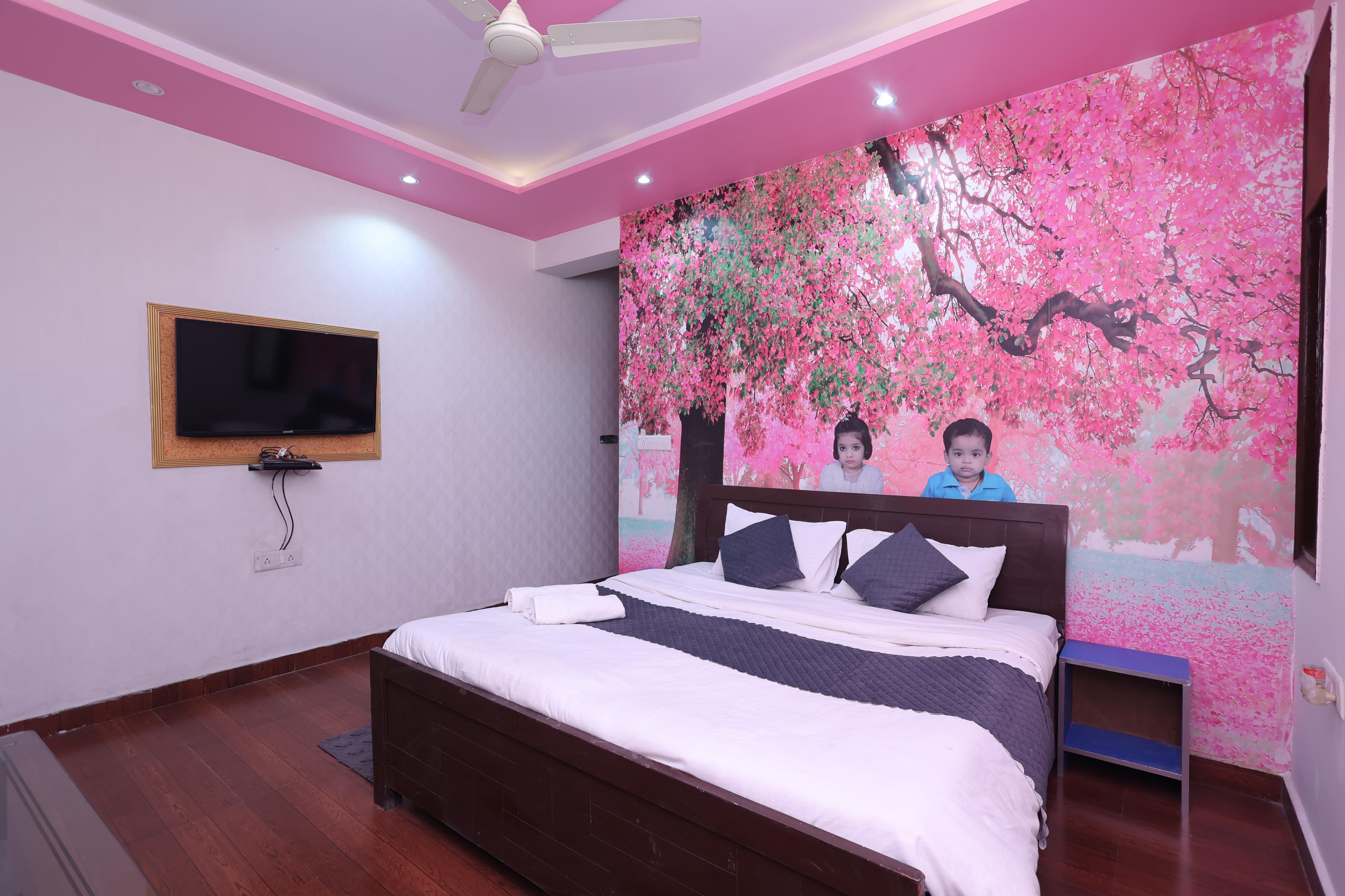 Taj Crown Villa Home Stay Room Type - Super Deluxe King Bed