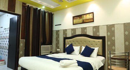 Taj Crown Villa Home Stay Room Type - Deluxe King Bed