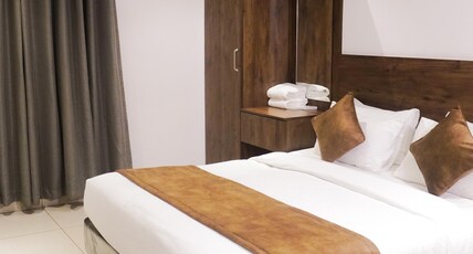 Kings Club - Bangalore Room Type - Deluxe Room