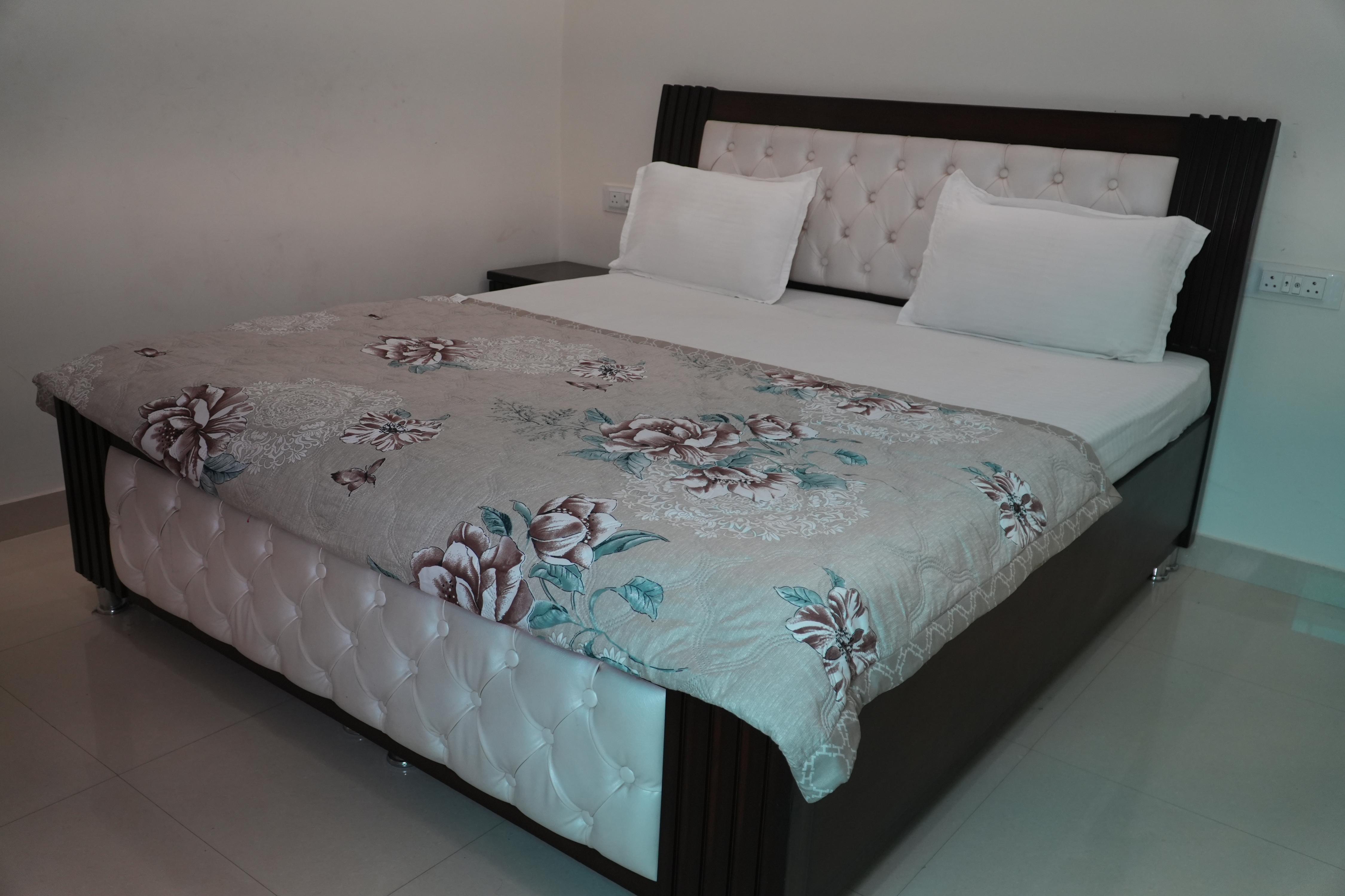 Om Paying Guest House - Tap to explore photos
