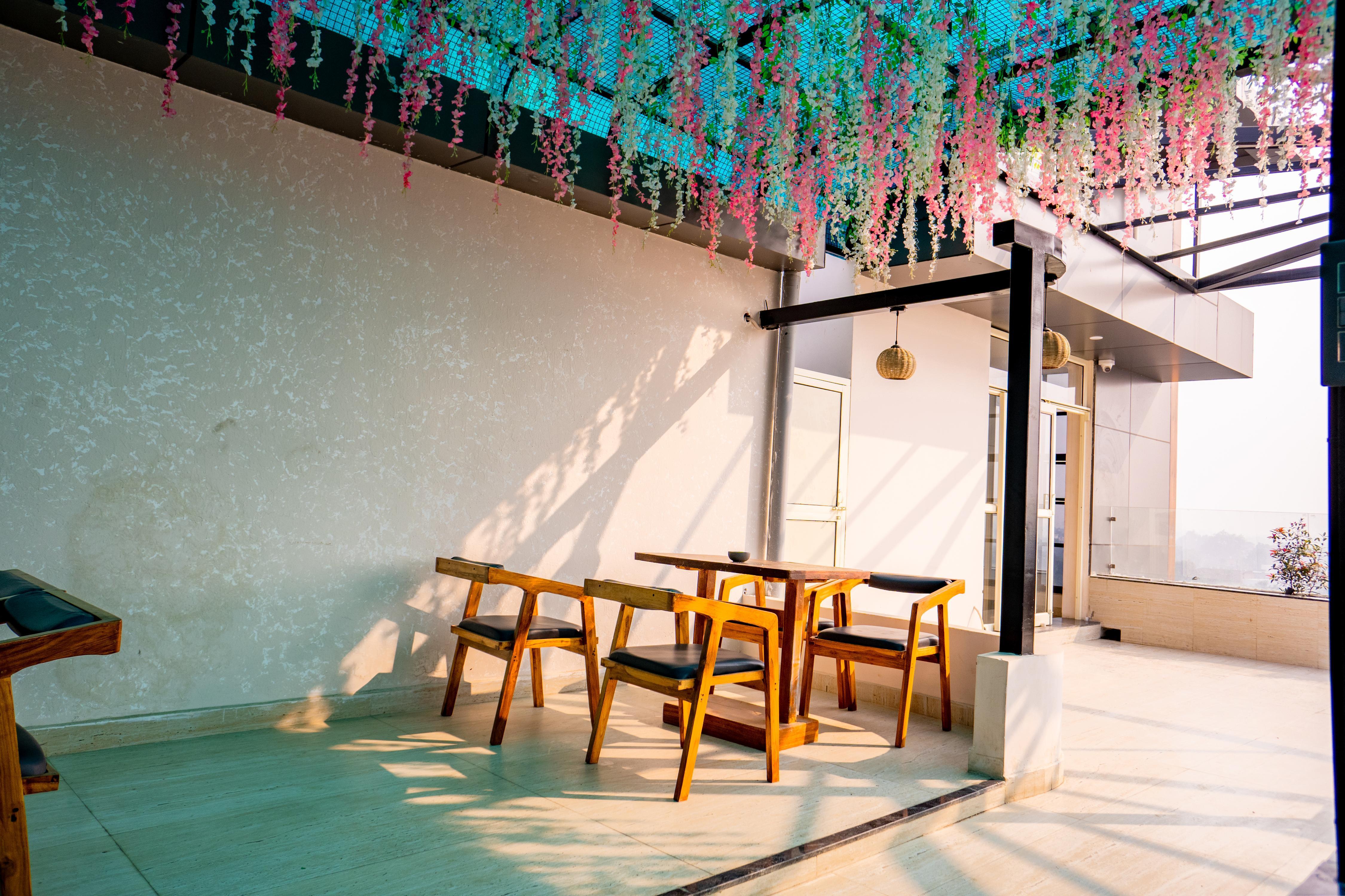 Hotel Saswata 15 mins drive to Shri Ram Mandir & Hanuman Garhi - Tap to explore photos