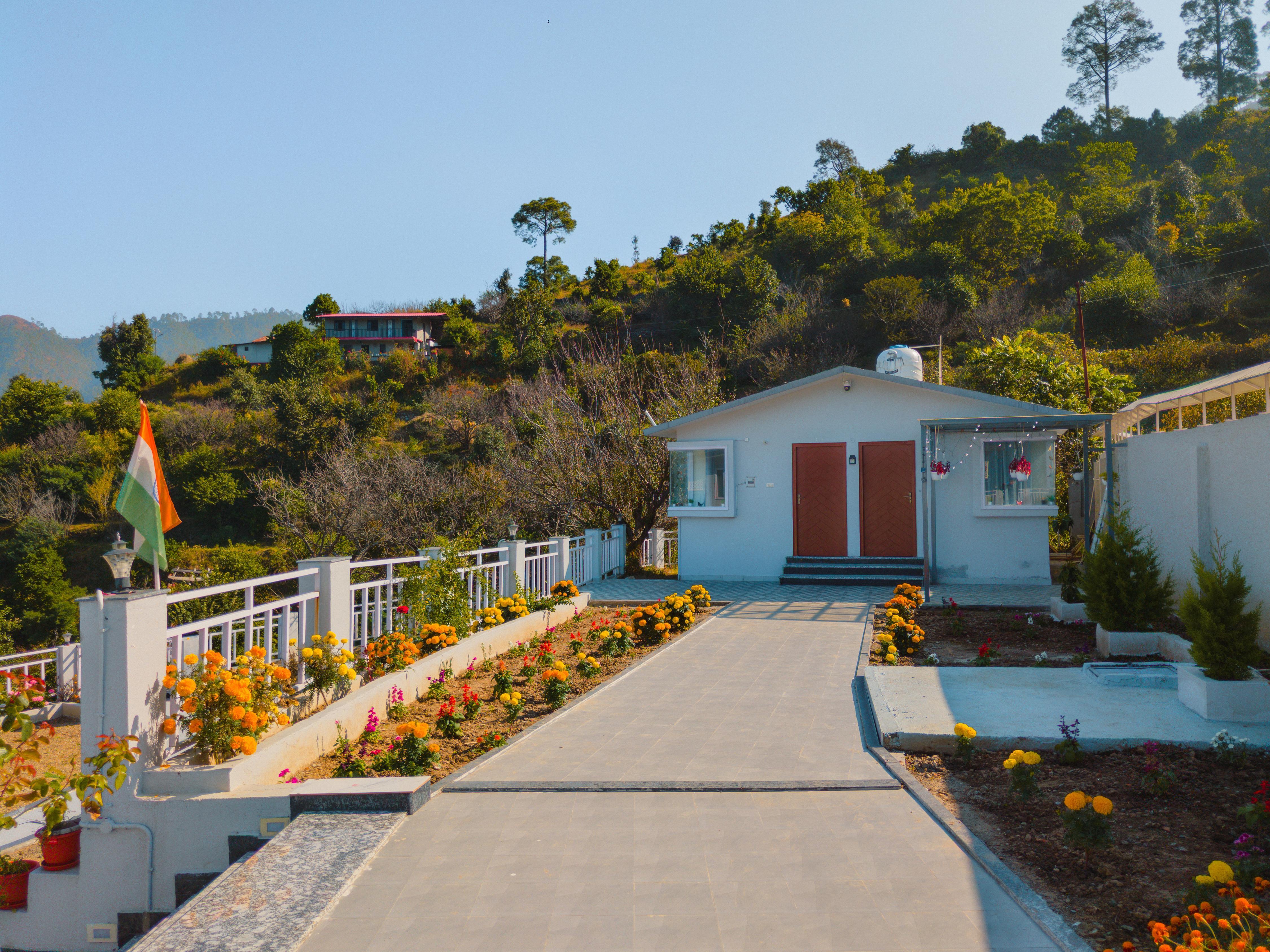 Sukriti Homestay- 2BR in Kainchi Dham by Homeyhuts