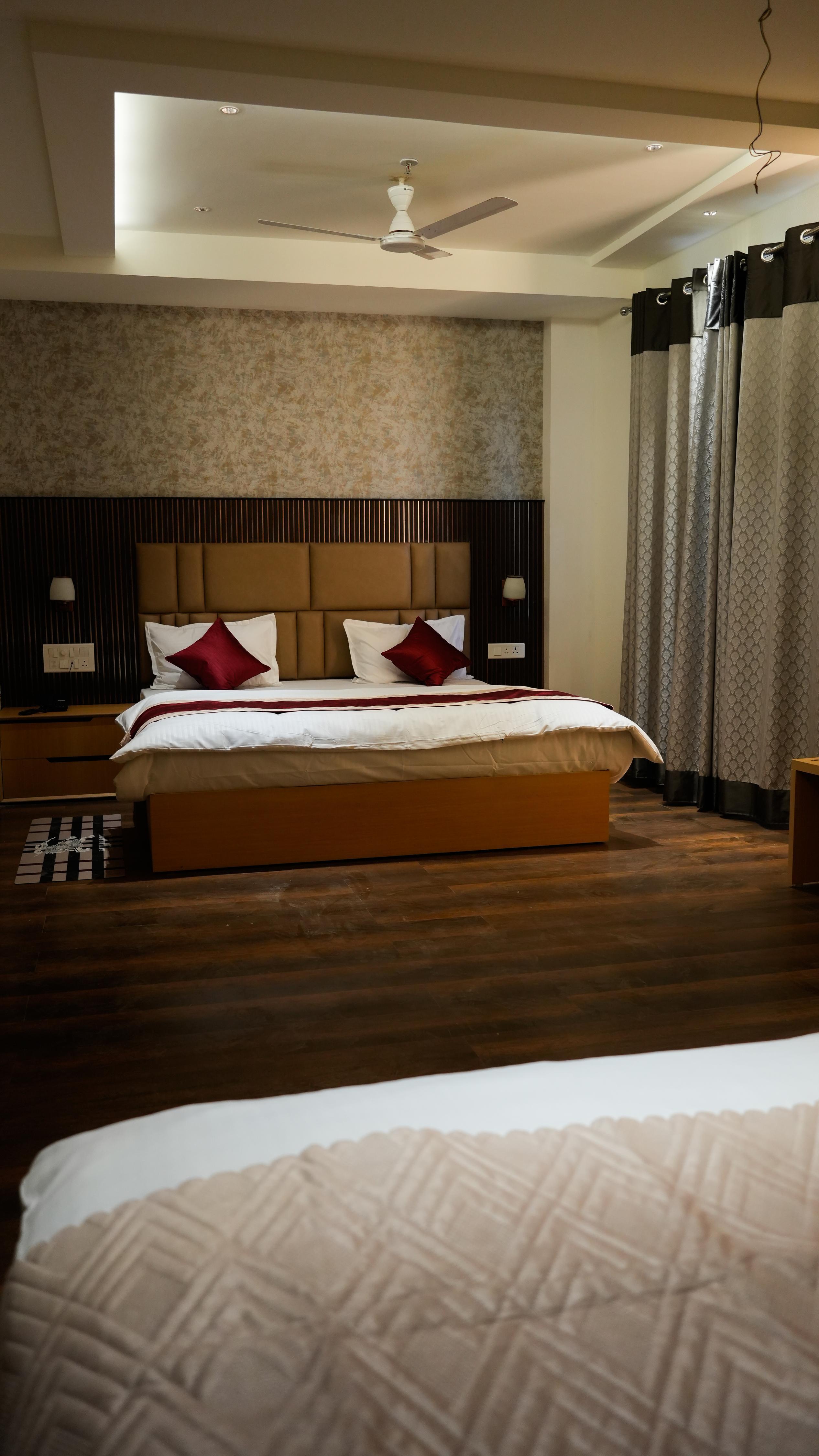 SOMNATH PALACE Room Type - SUPERIOR FAMILY ROOM