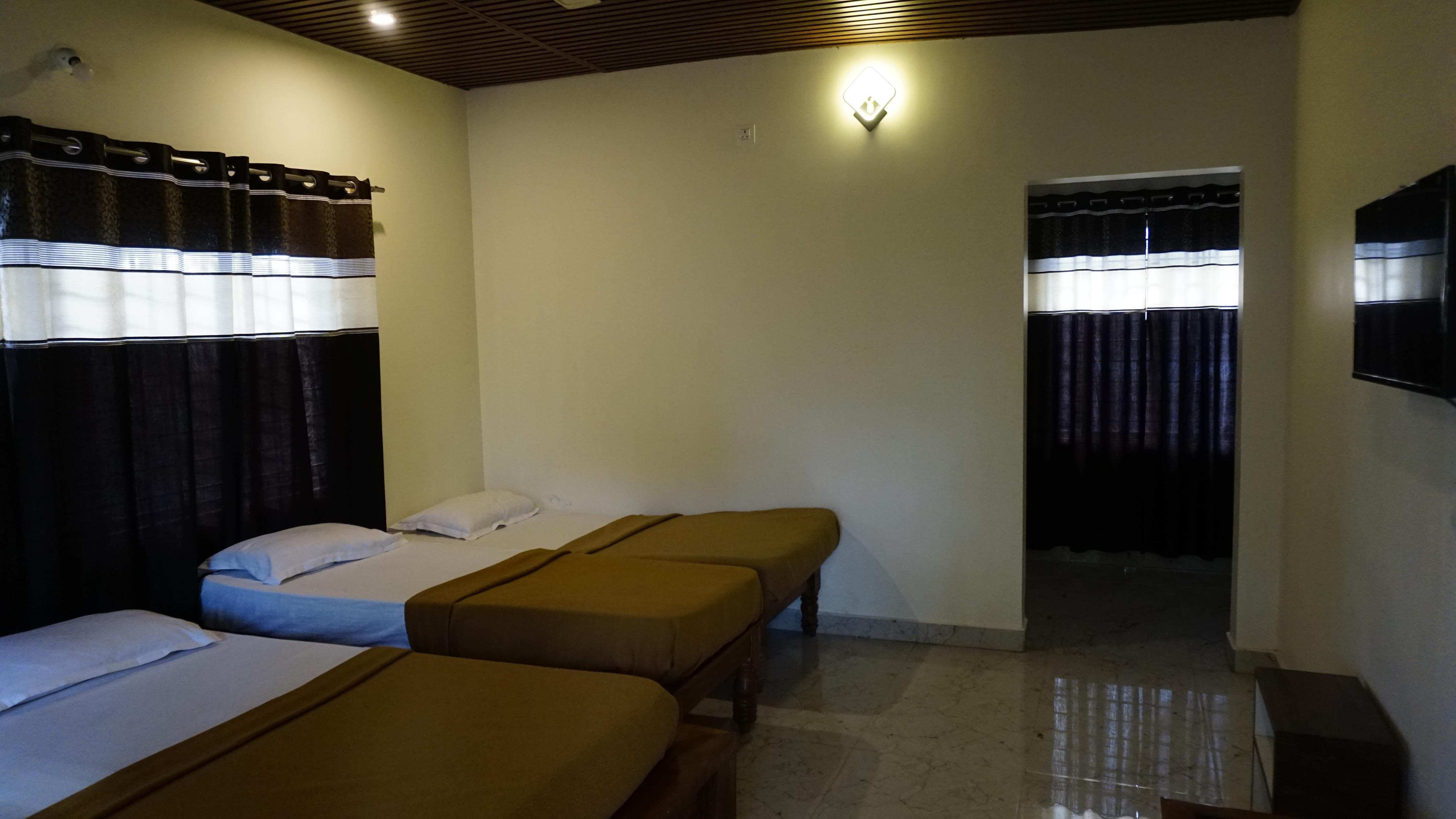 Rajvilas Homestay Room Type - Four Bed Family With Balcony