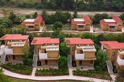 Still River Suites with Pool, Jacuzzi by ELIVAAS Signature