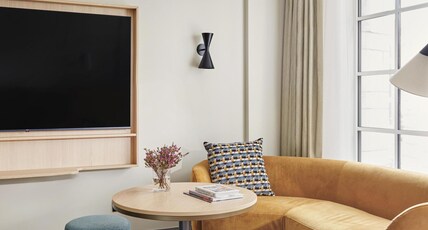 Hyatt Regency London Blackfriars Room Type - 1 KING BED HIGH STREET VIEW