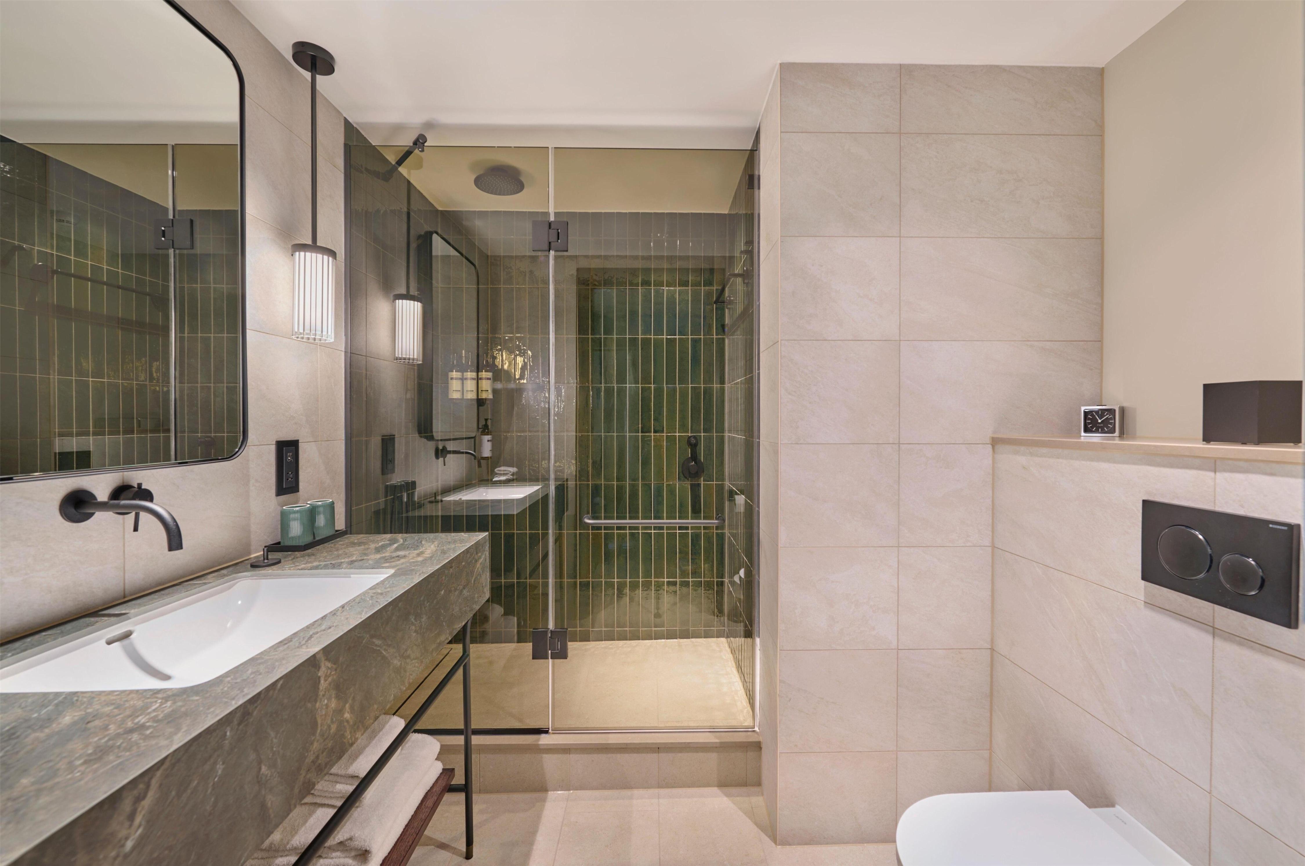 Hyatt Regency London Blackfriars - Tap to explore photos