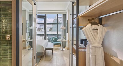 Hyatt Regency London Olympia Room Type - 1 KING BED HIGH FLOOR