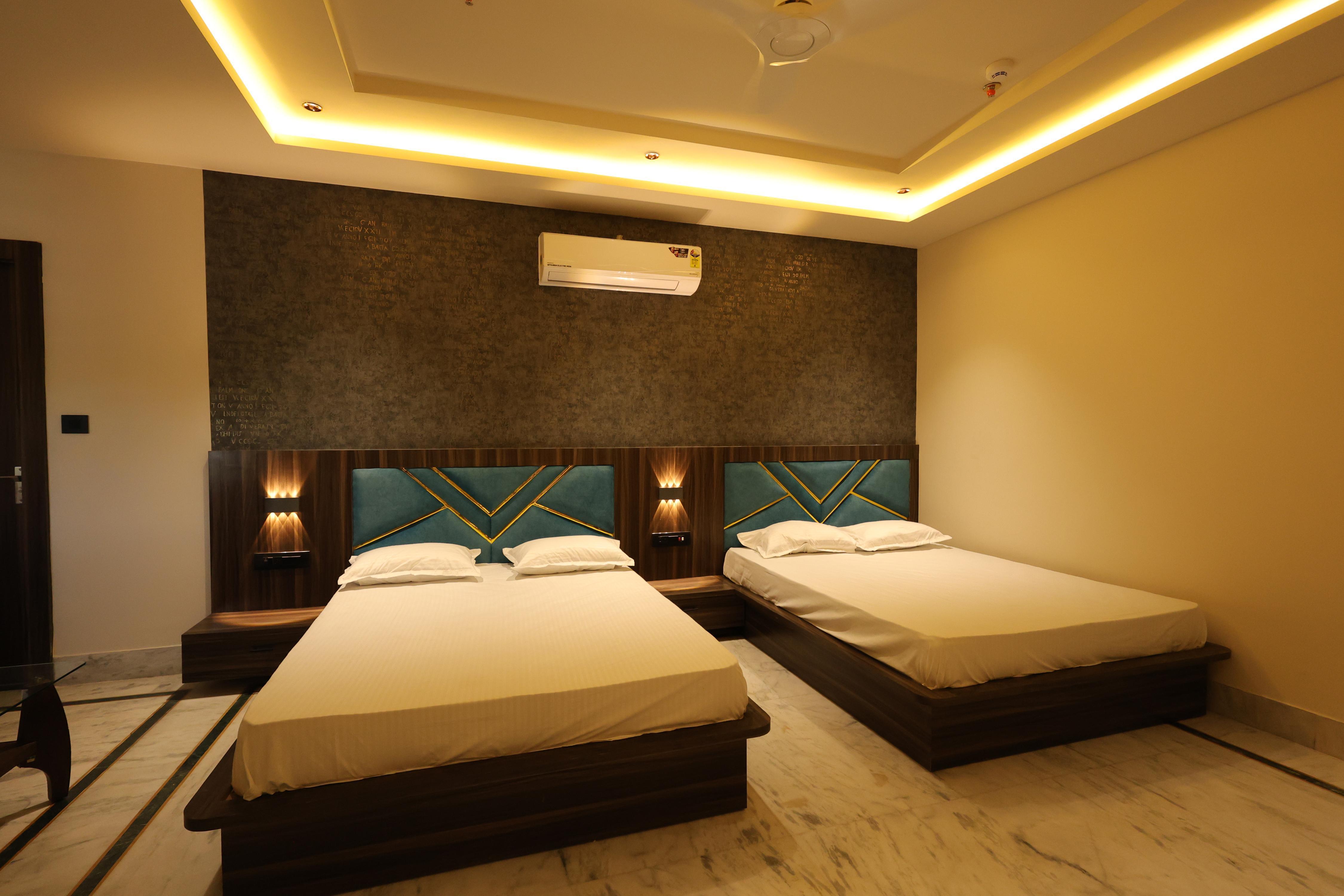 Hotel Moti Mauranipur - Tap to explore photos