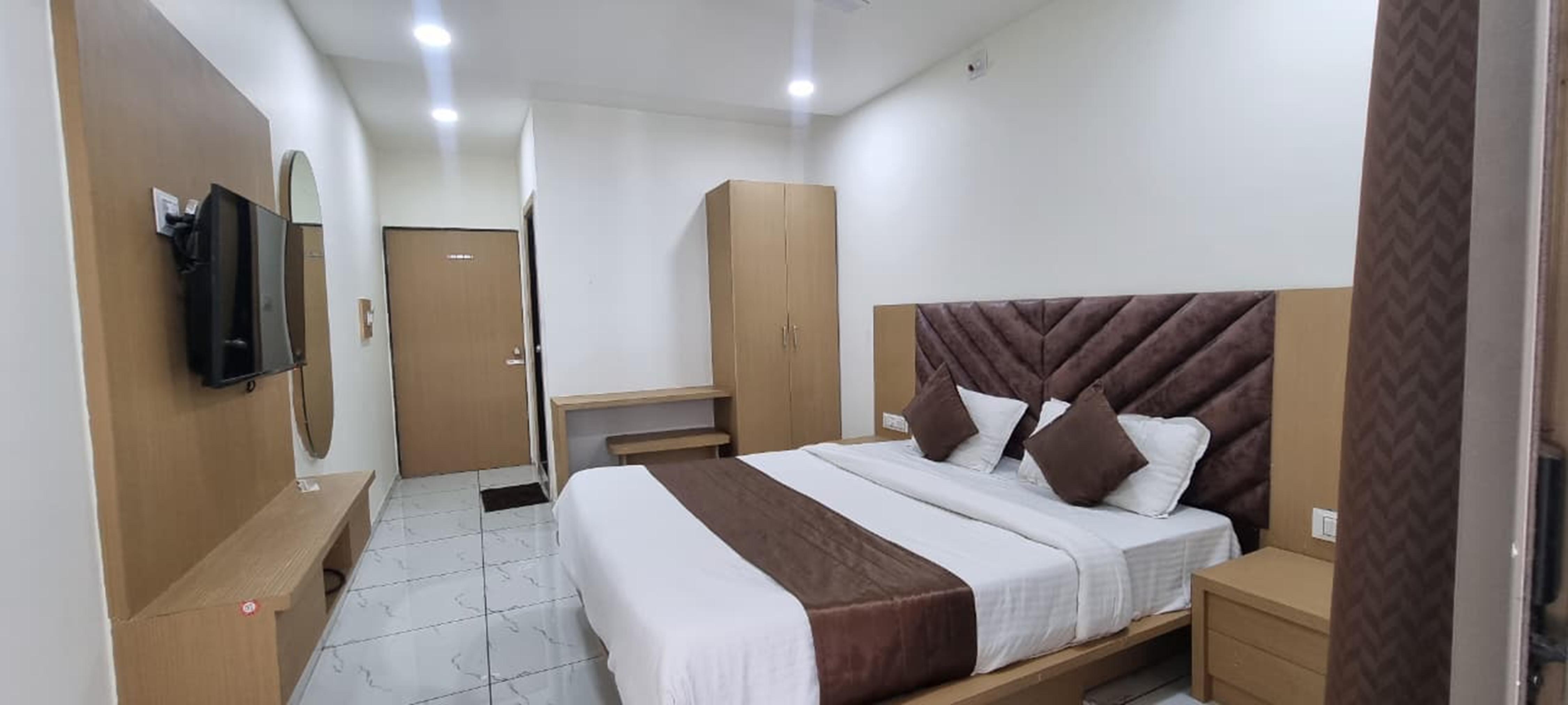 Hotel RD Room Type - Deluxe Double Bed Room with City View Hotel RD Room Type - Deluxe Double Bed Room with City View