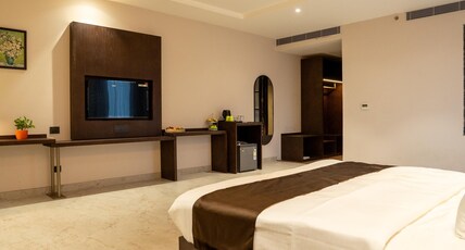 Hotel Lotus Vista Room Type - Suite Room with Bathtub and Balcony