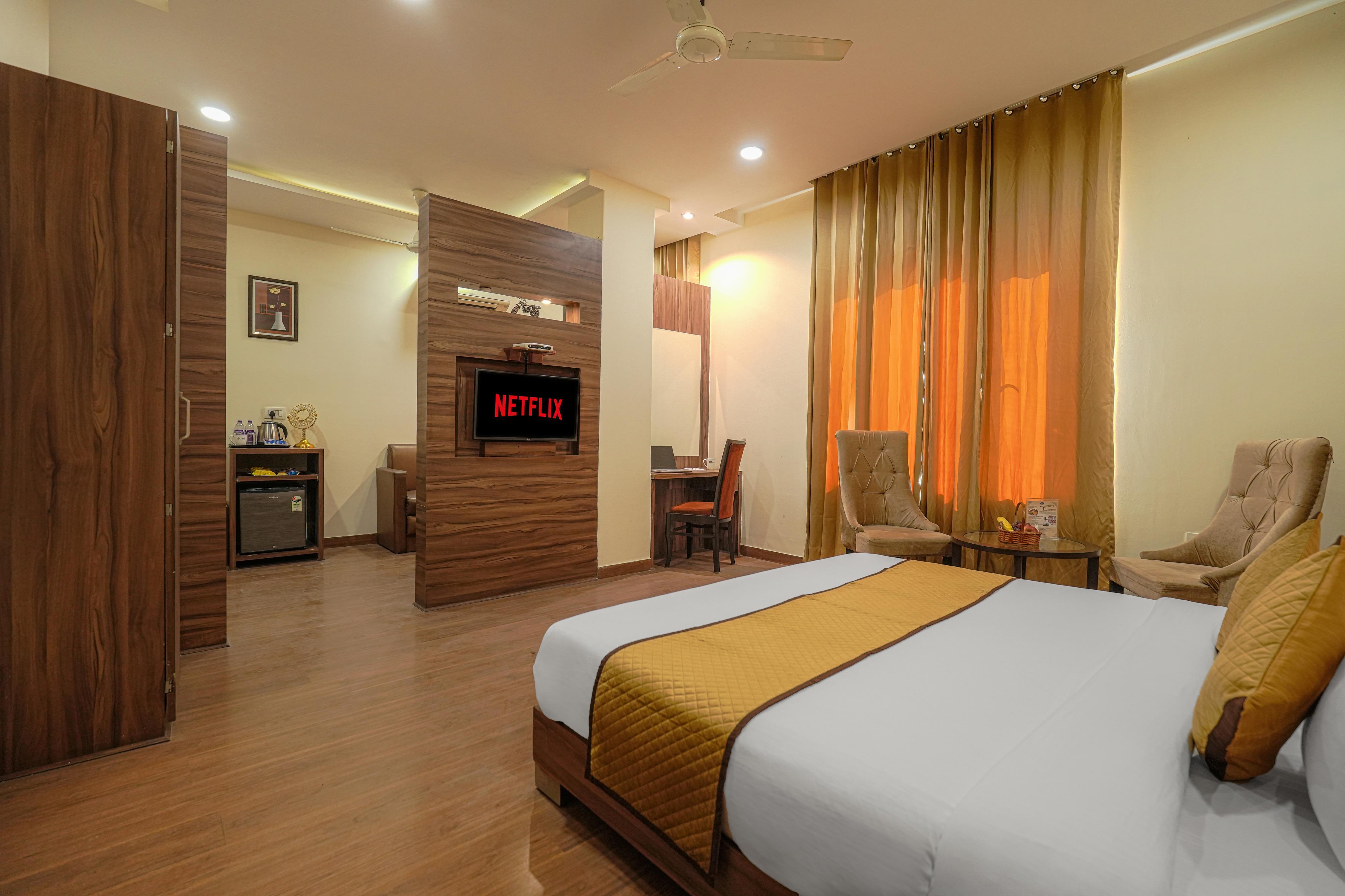 Pax Hotel Welcome Inn (Opp. Railway Station) 1.5 Km from Golden Temple