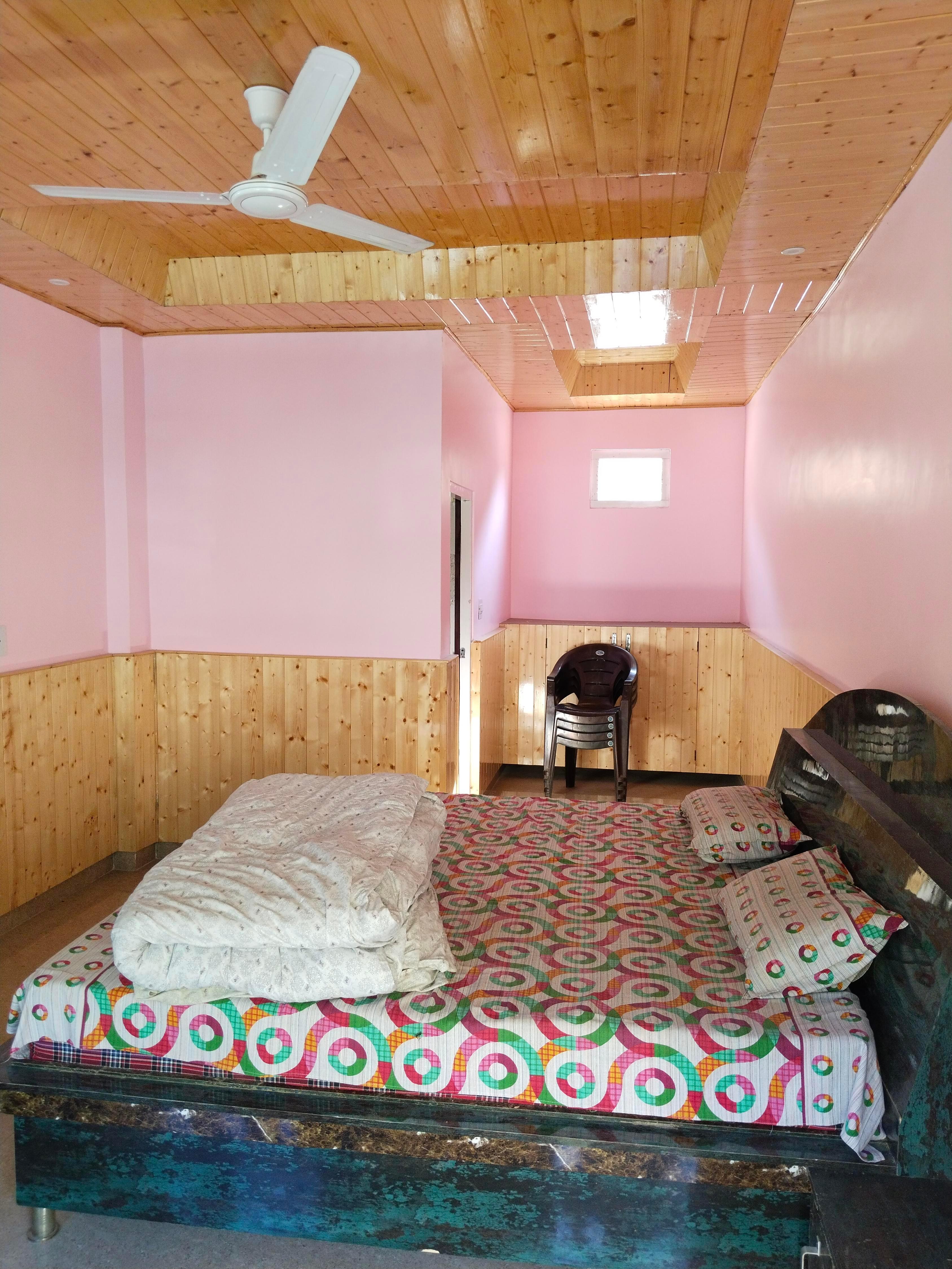 Hira Home Stay Room Type - Deluxe Room with River View