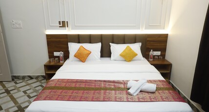 Bhawani Homes Room Type - Deluxe Double Bed Room