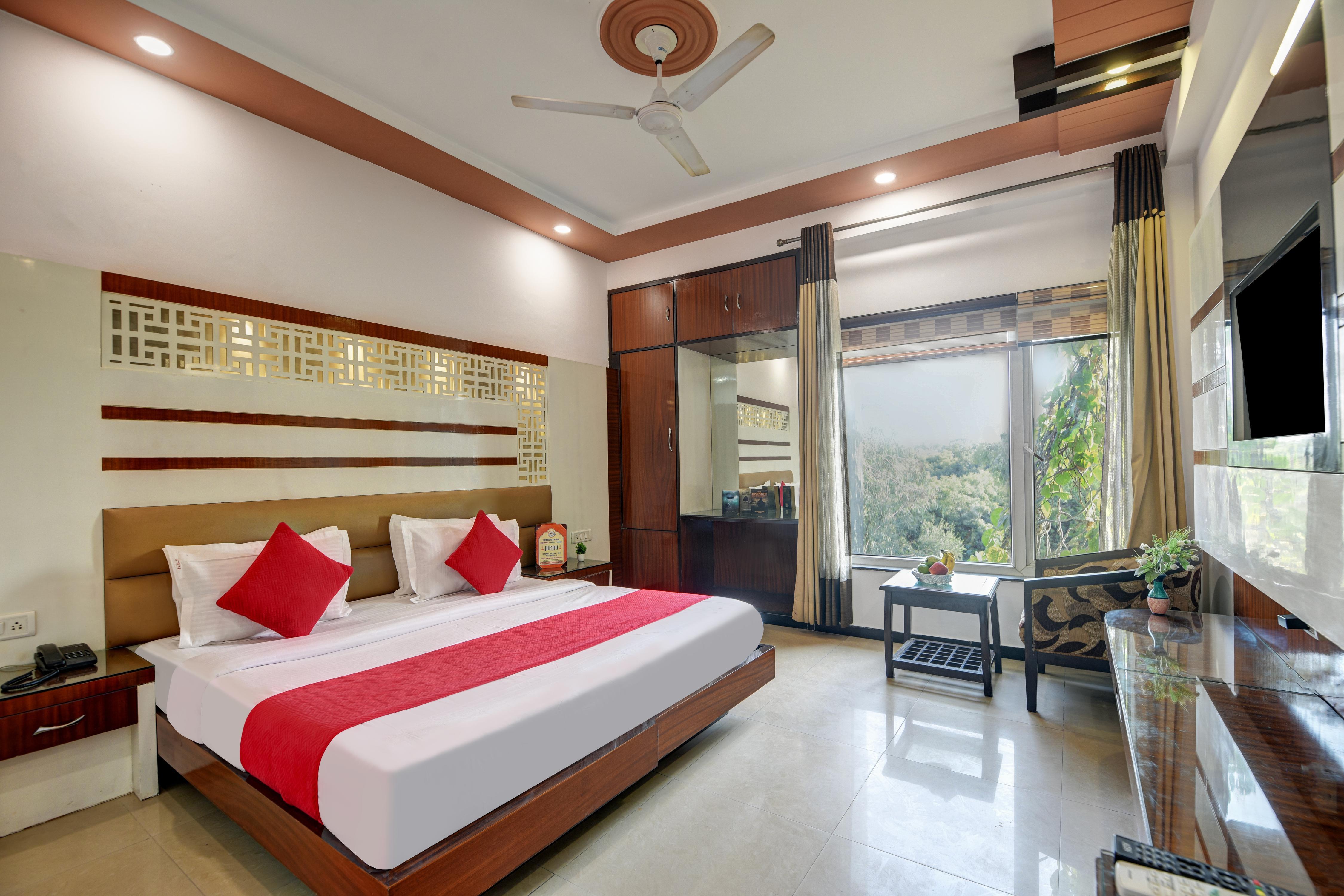 Hotel Star Plaza Room Type - Super Deluxe Room