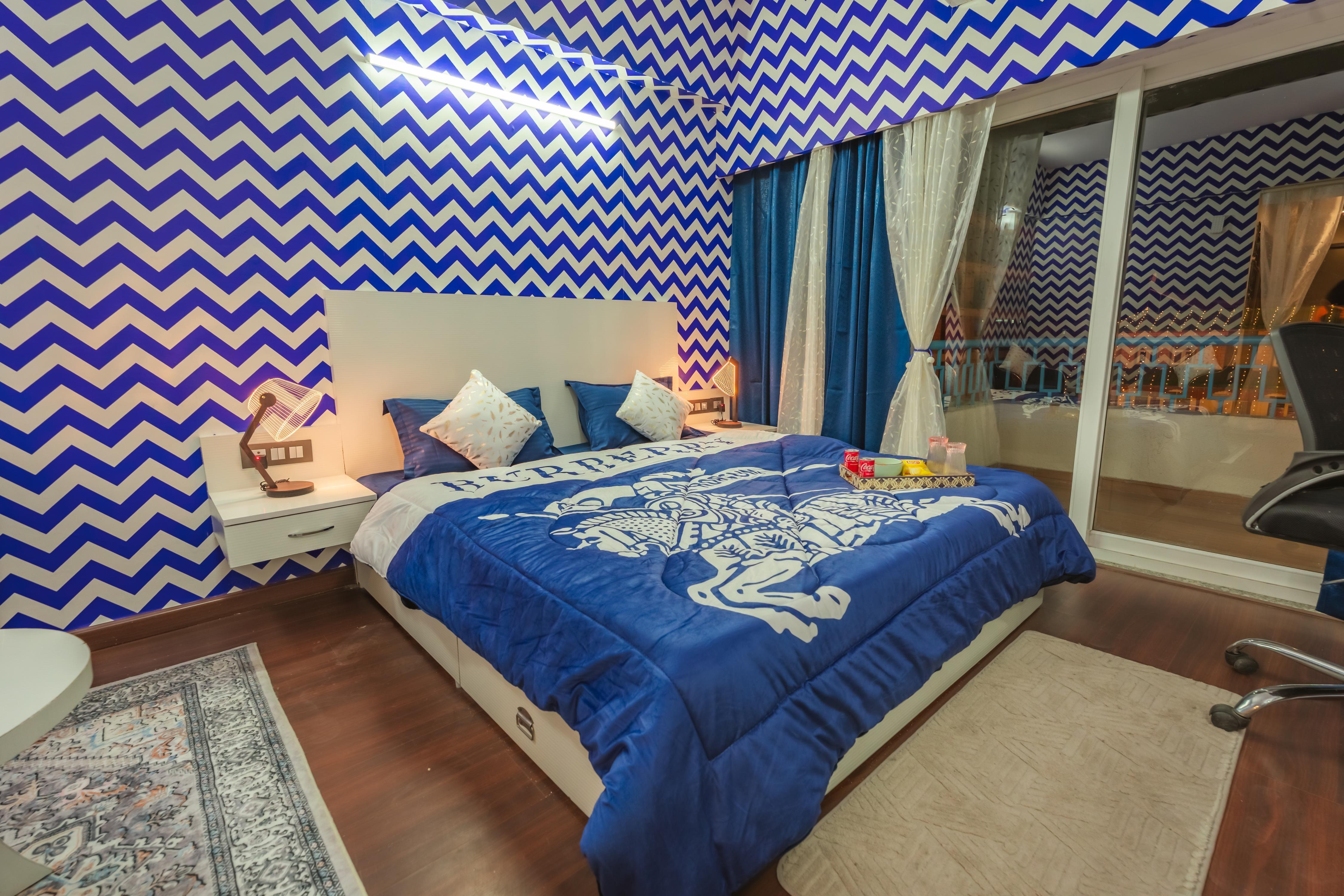 The Santorini Sky Luxe Studio - Tap to explore photos