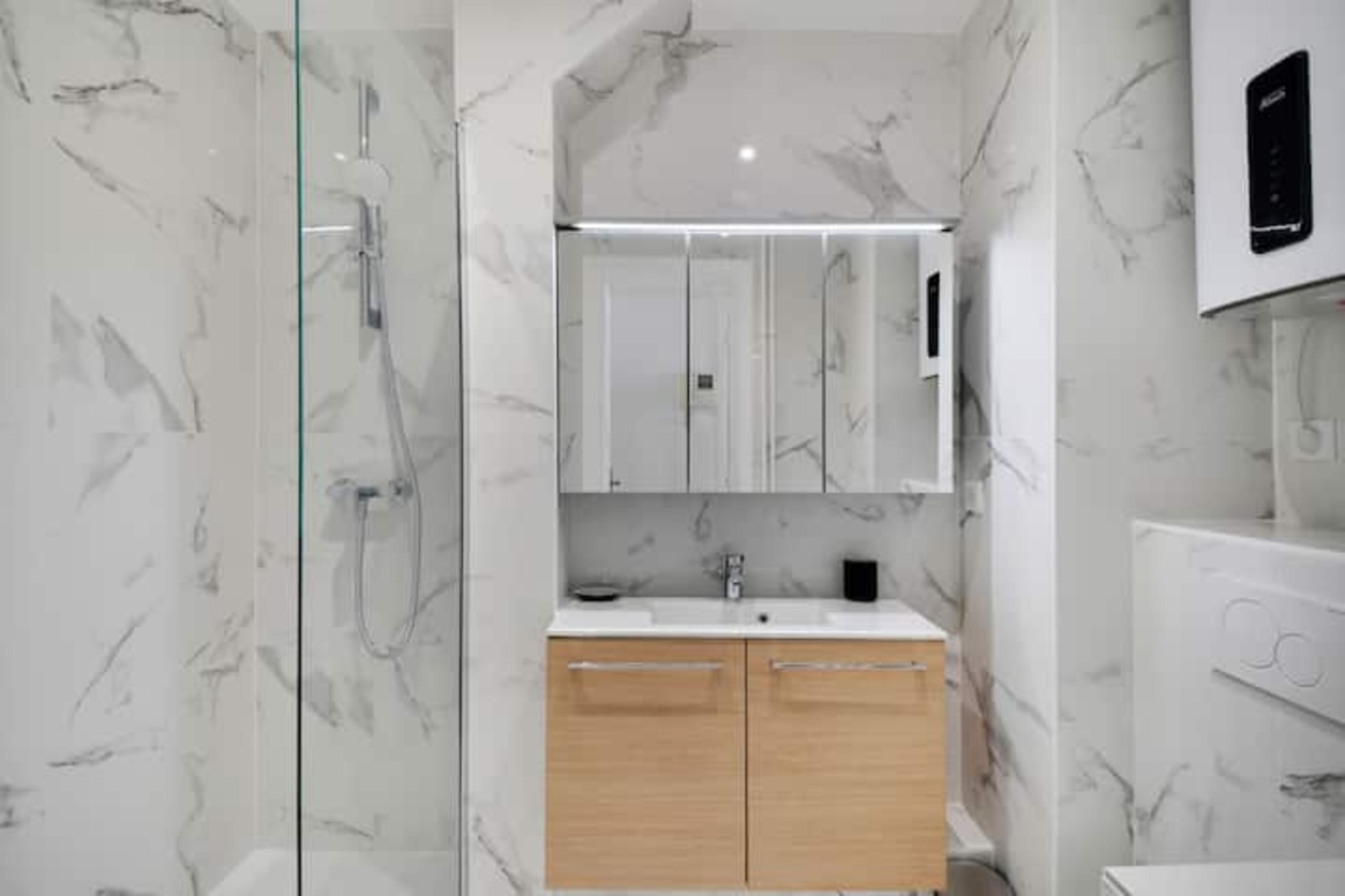 Bright Studio for 2 near Arc de Triomphe - 1 - Tap to explore photos