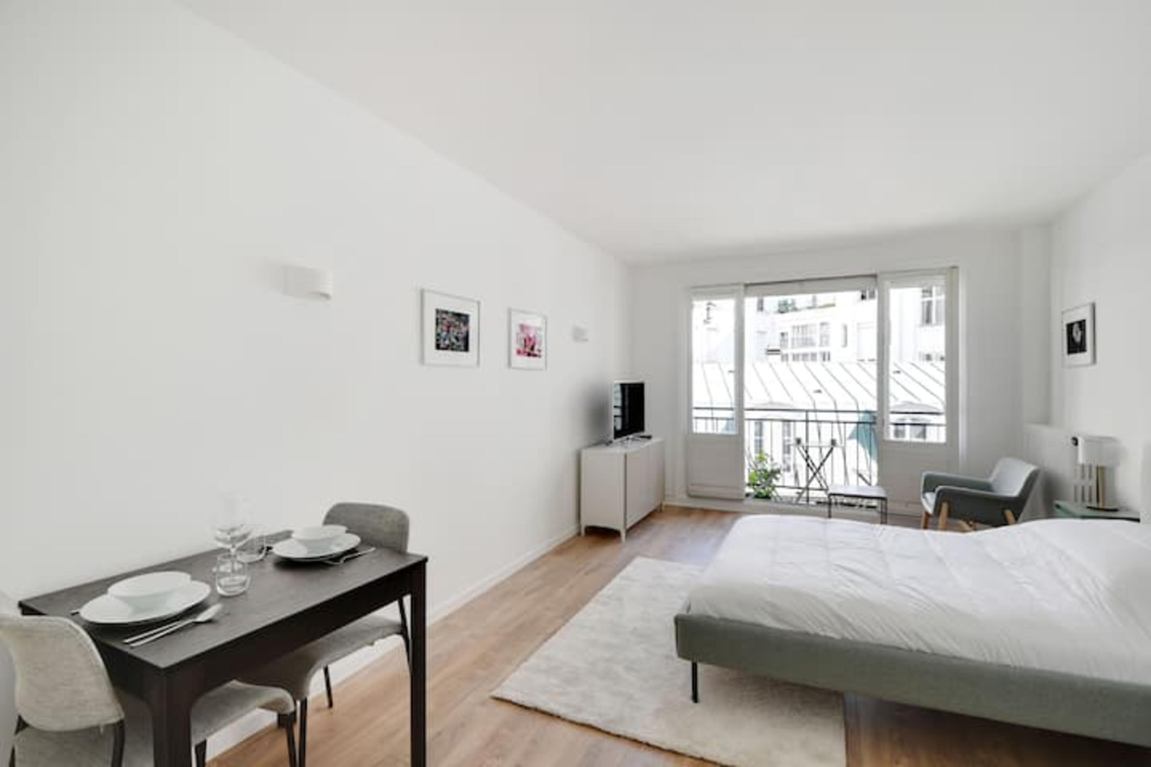Bright Studio for 2 near Arc de Triomphe - 1 - Tap to explore photos