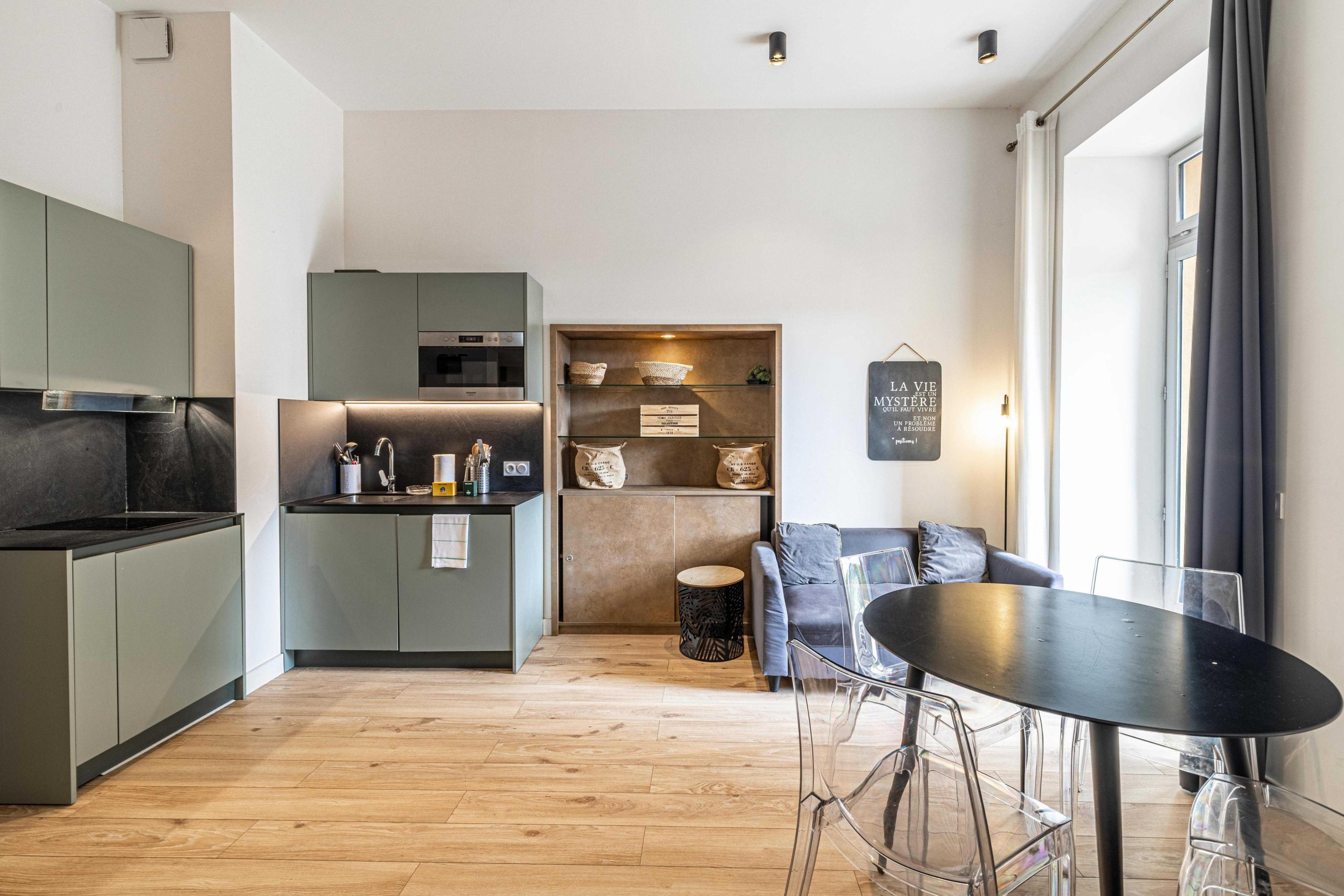 Modern Mezzanine Apt 2BR/4P - Place Garibaldi