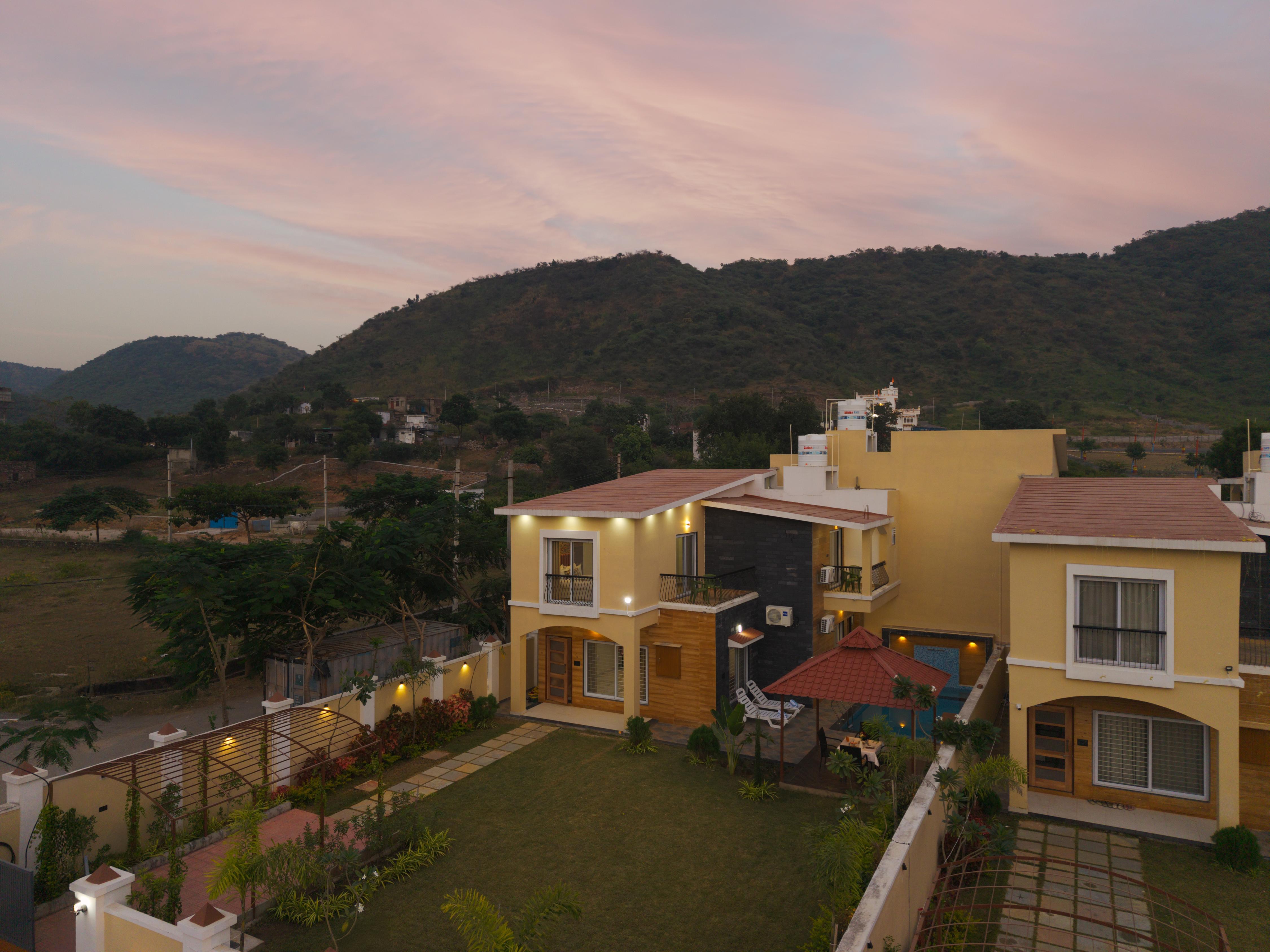 SaffronStays Aravilla