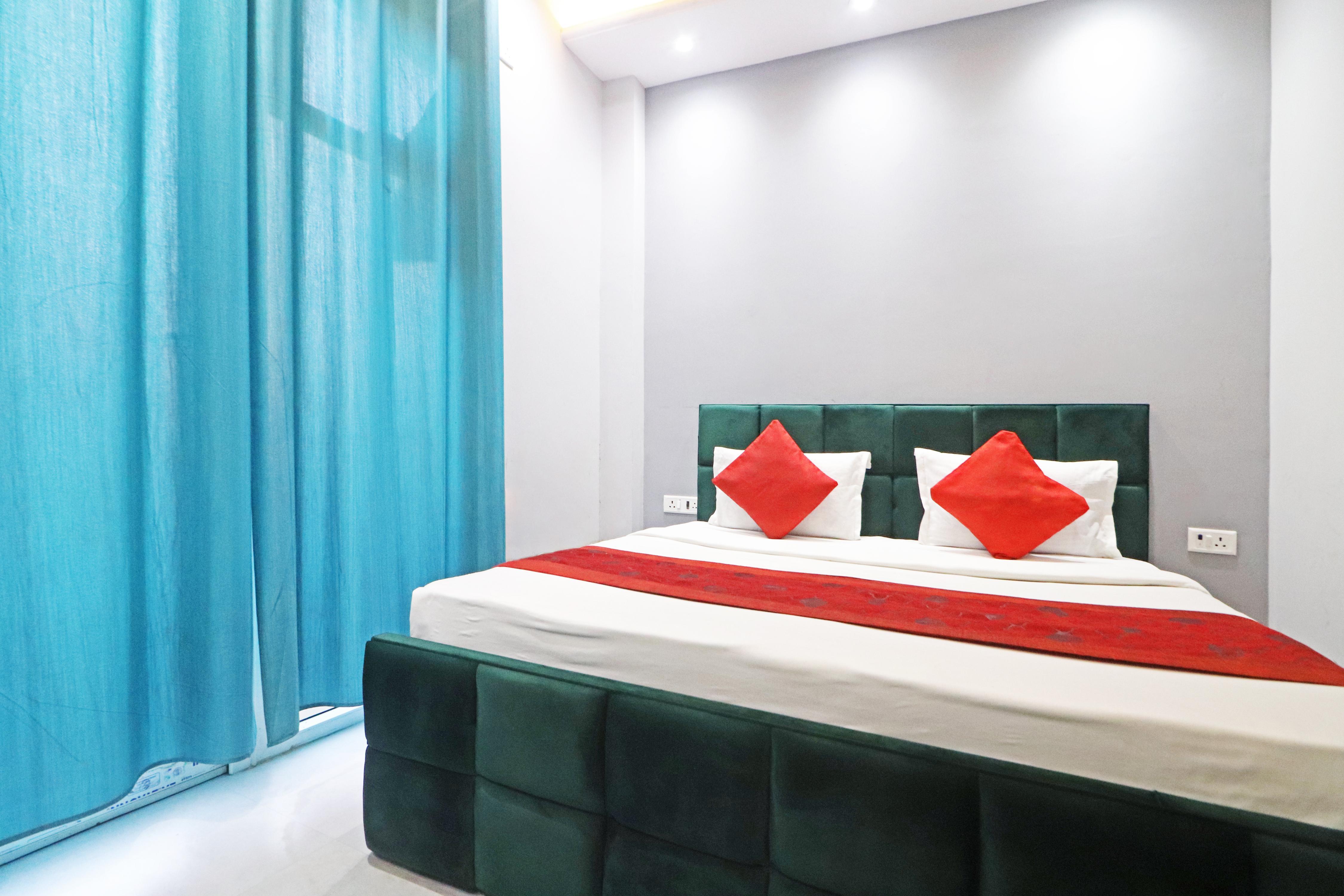 SKYInn rajouri garden by Twamev - Tap to explore photos