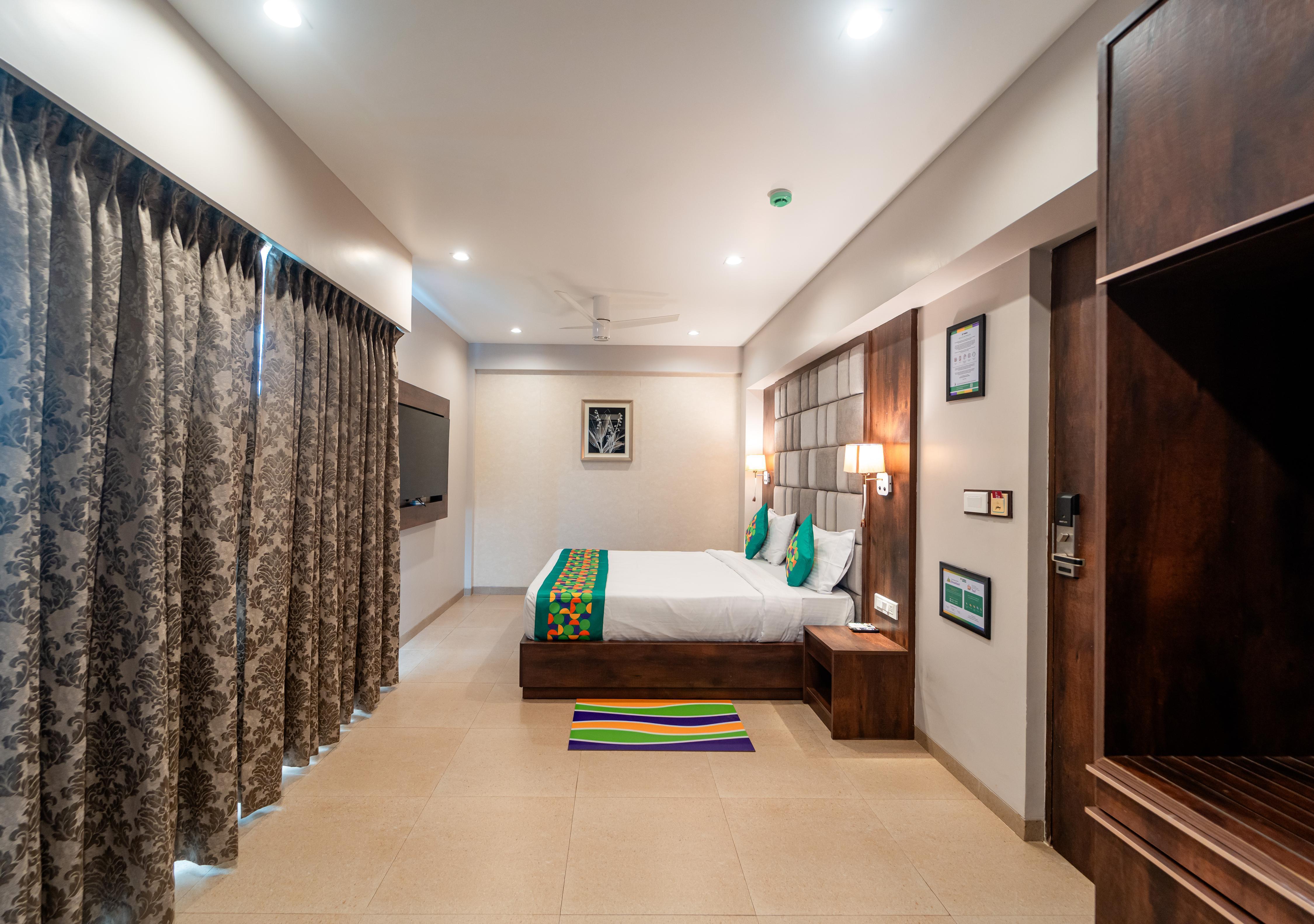 Treebo Premium Nova Candolim With Pool And Spa Room Type - Premium Room With Bathtub