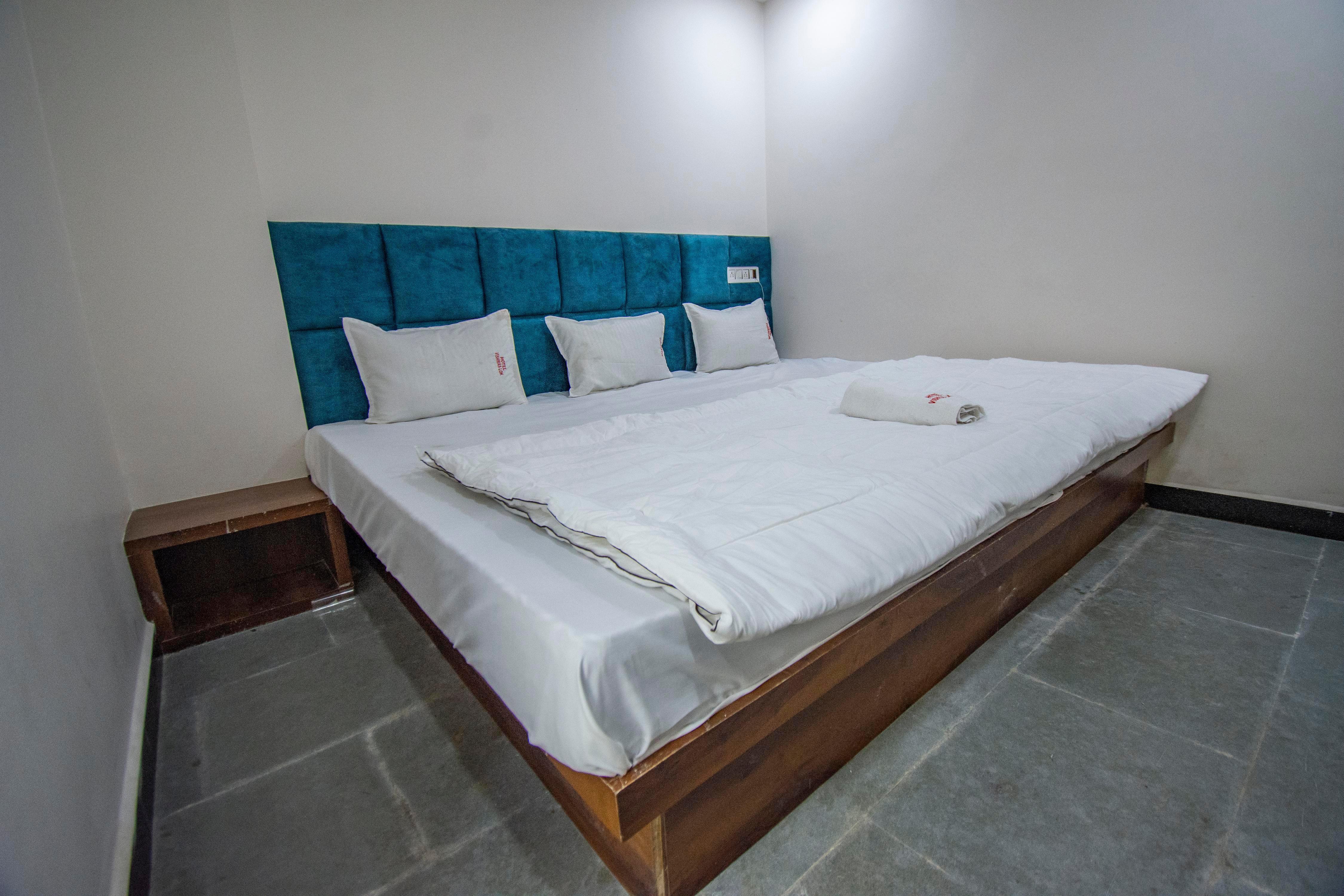 Hotel Vishwas Lok - Tap to explore photos
