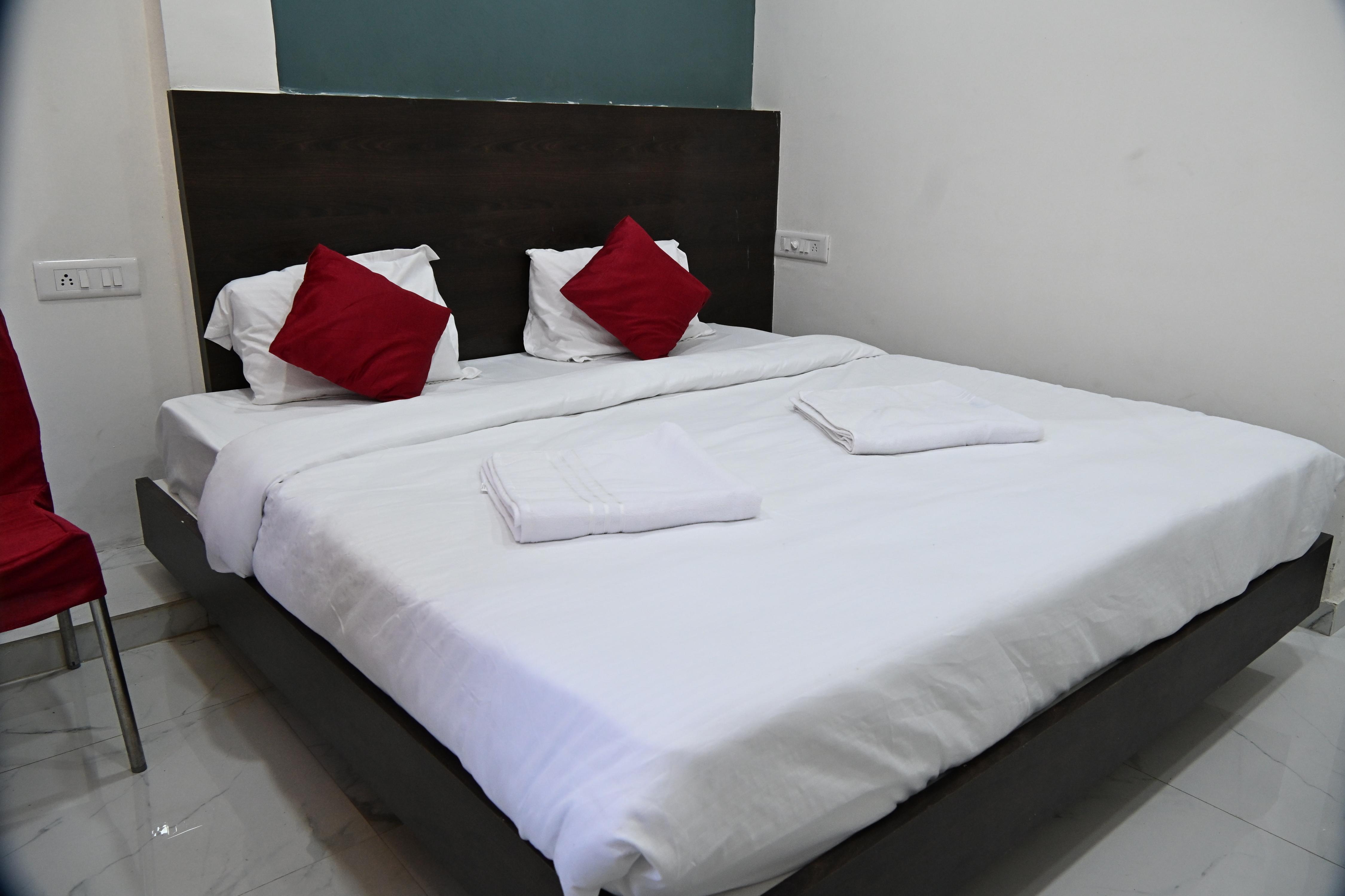 Hotel Madhav Palace - Tap to explore photos