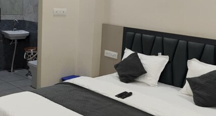 HOTEL SHIVANSH Room Type - Luxury Room with Double Bed