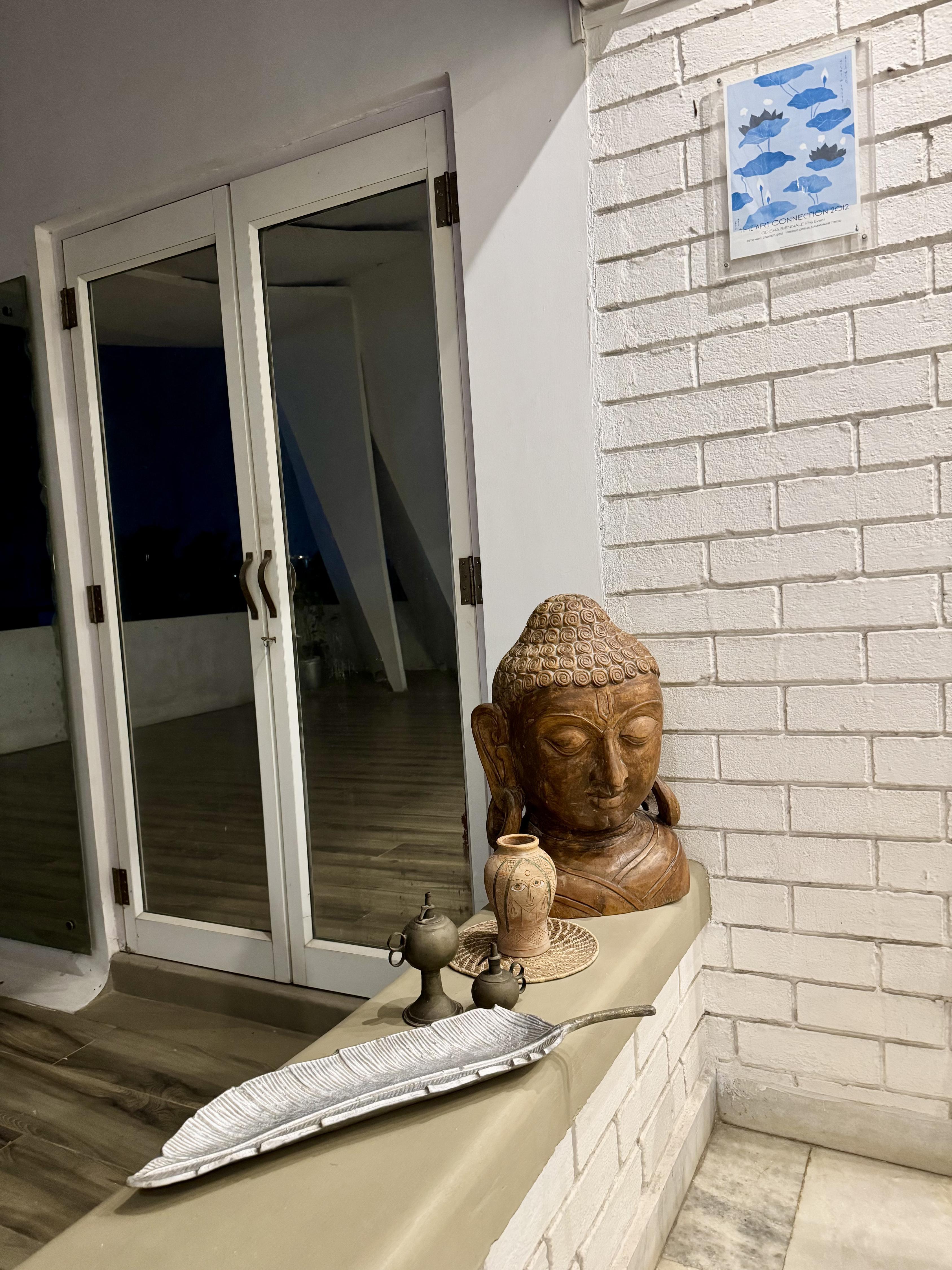 Open Terrace Retreat | Artistic Haven - Tap to explore photos