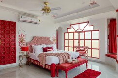 SaffronStays Rang Havelii (Premium Room)