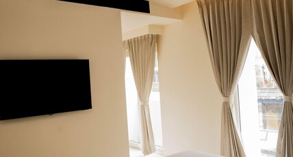 Hotel Harriet Room Type - King Bed with Balcony