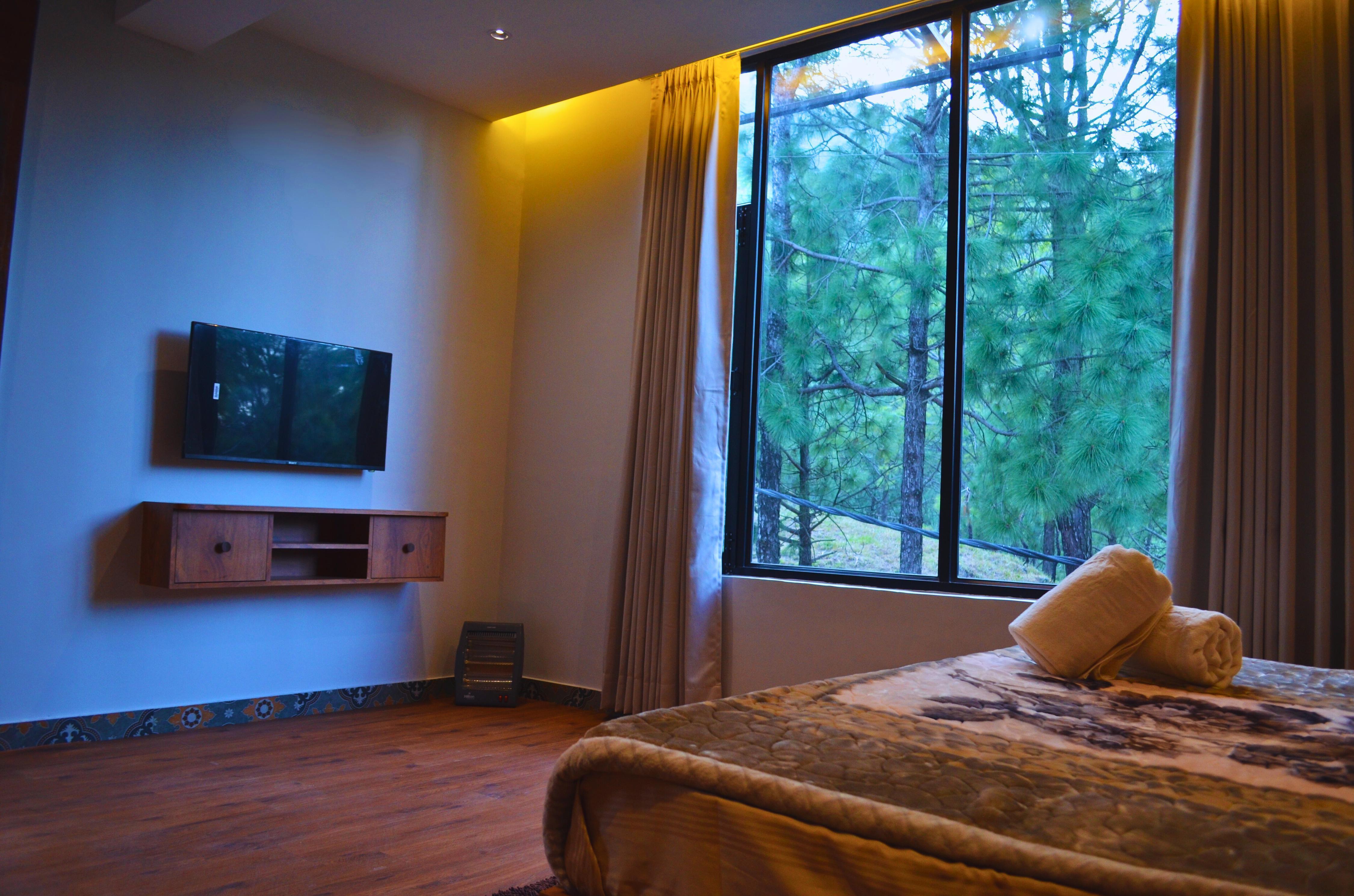 Hill Crest Escapes - Pine View Suite - Tap to explore photos