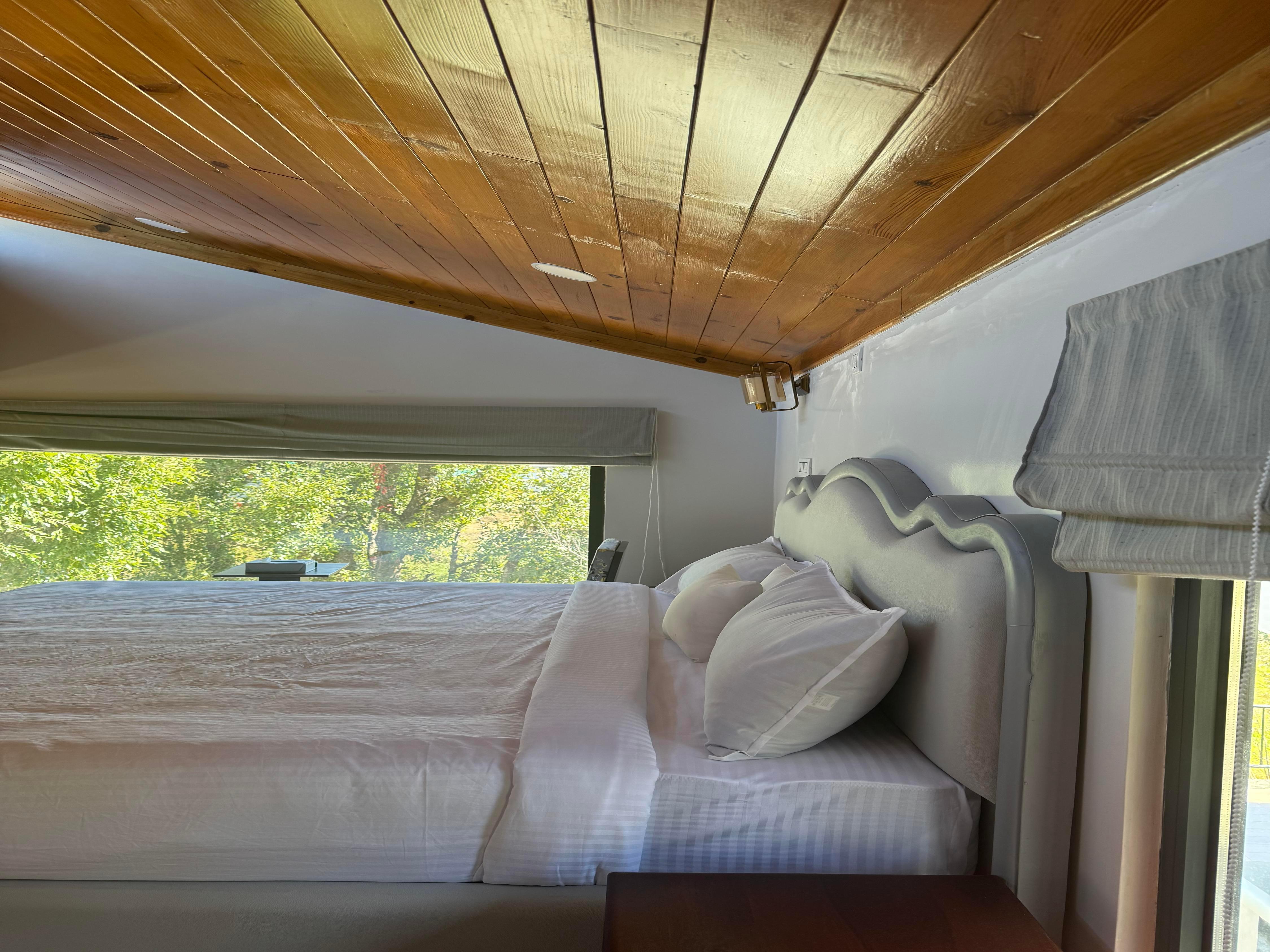 Mukteshwar / Cujos Krest / Floor Heated Duplex - Tap to explore photos