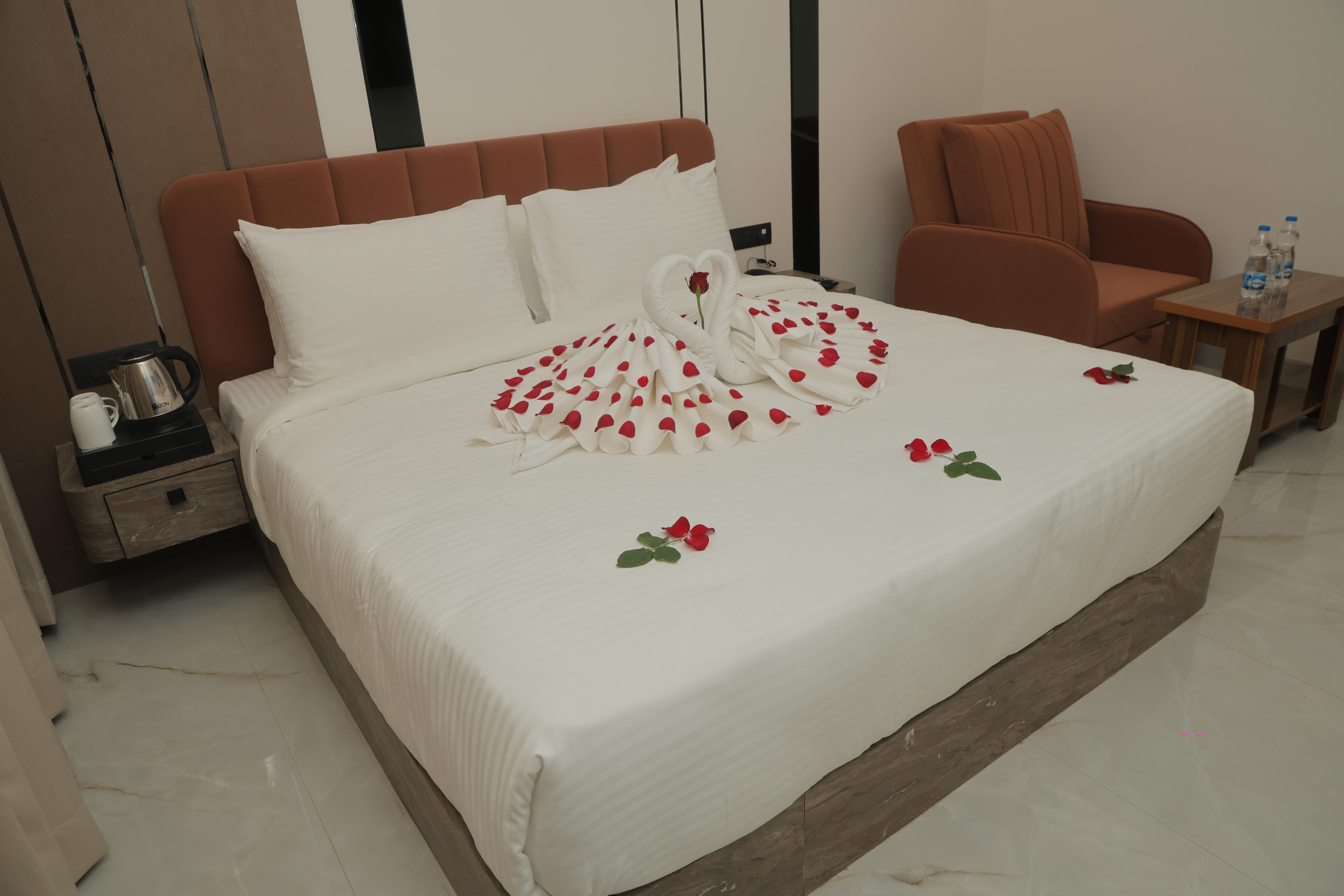 Hotel Regalia Room Type - DELUXE KING SIZE BED ROOM